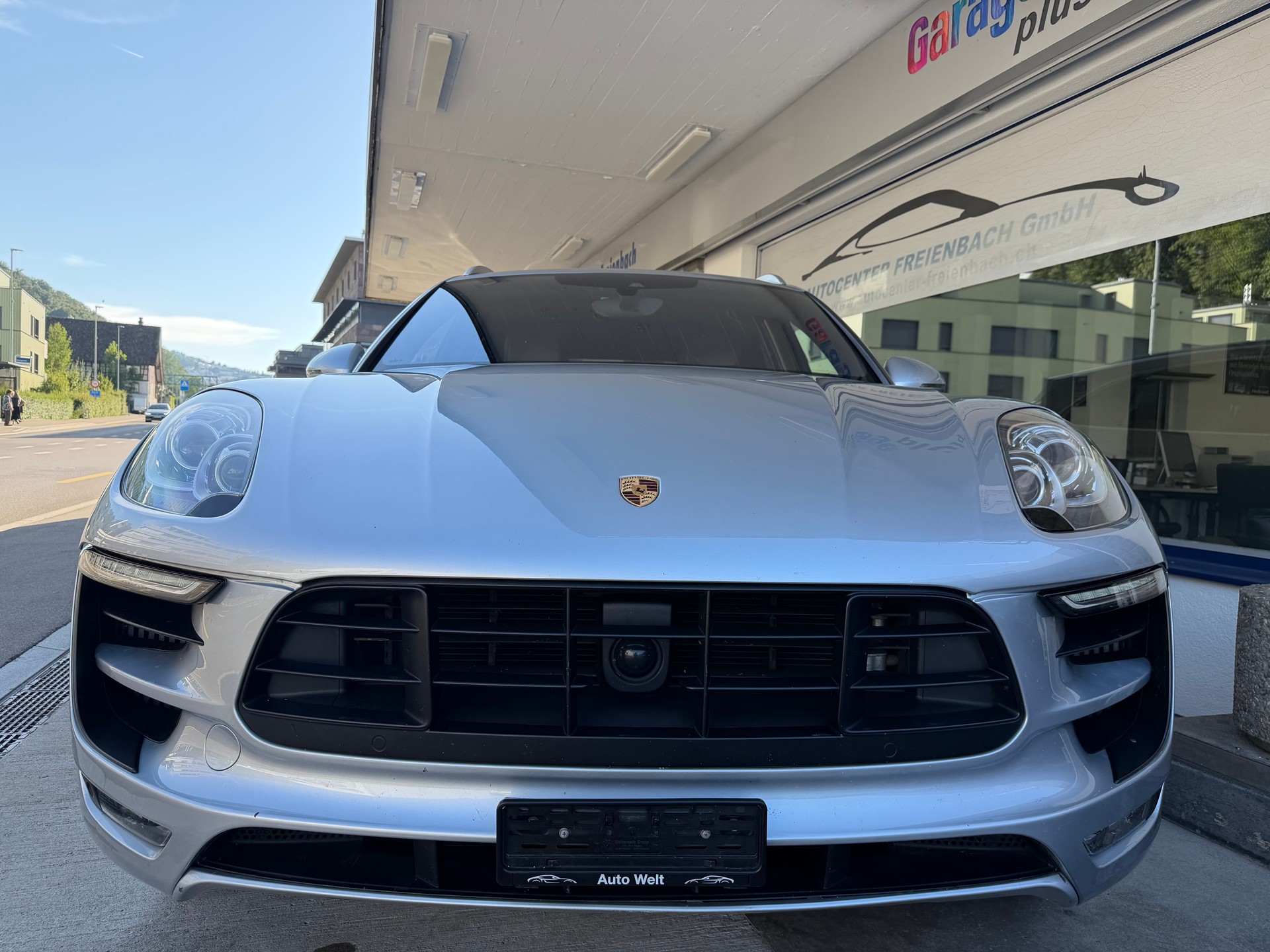 PORSCHE Macan Turbo PDK-showroom-element-1