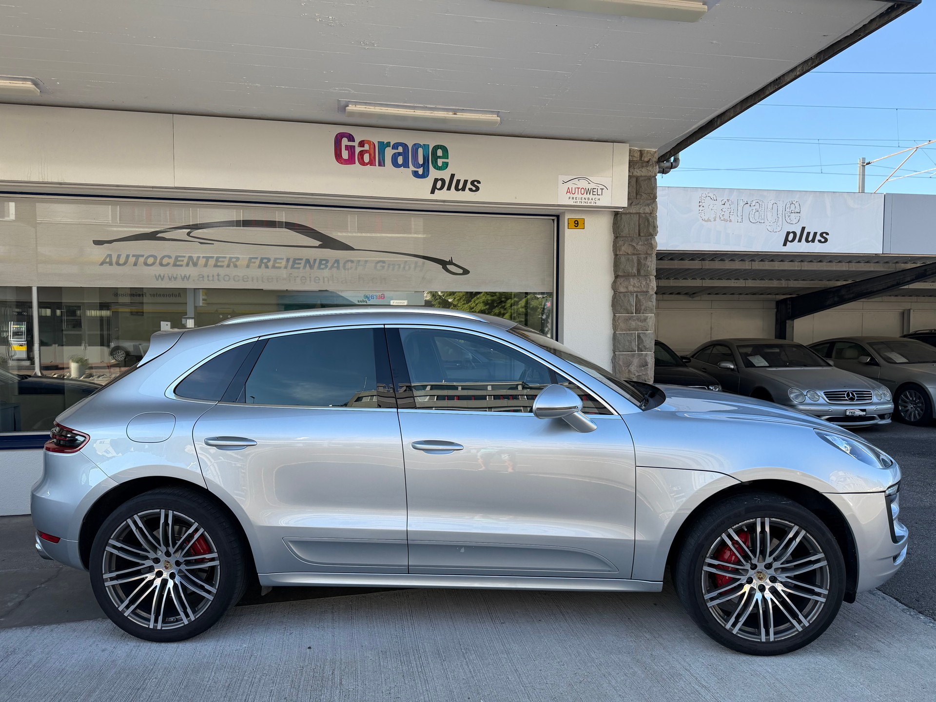 PORSCHE Macan Turbo PDK-showroom-element-3