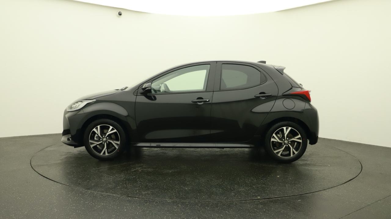 TOYOTA Yaris 1.5 Sport e-CVT-showroom-element-1