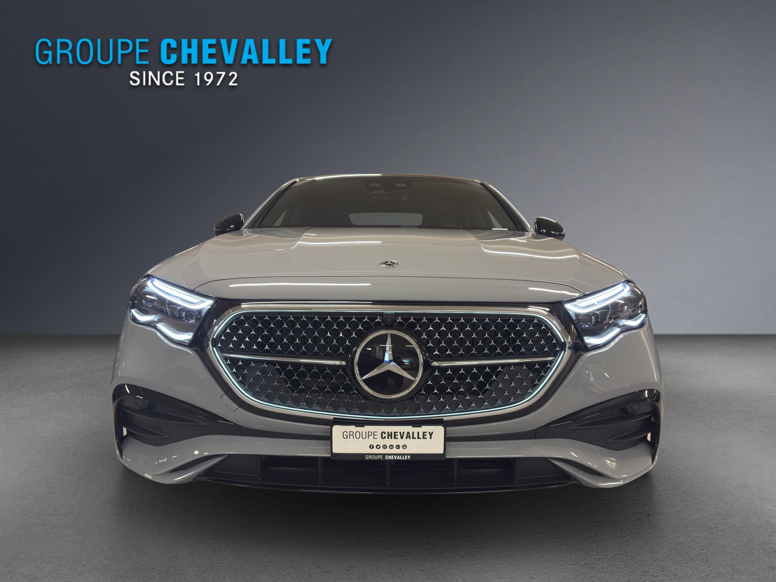 MERCEDES-BENZ E 200 4M Berline-showroom-element-3