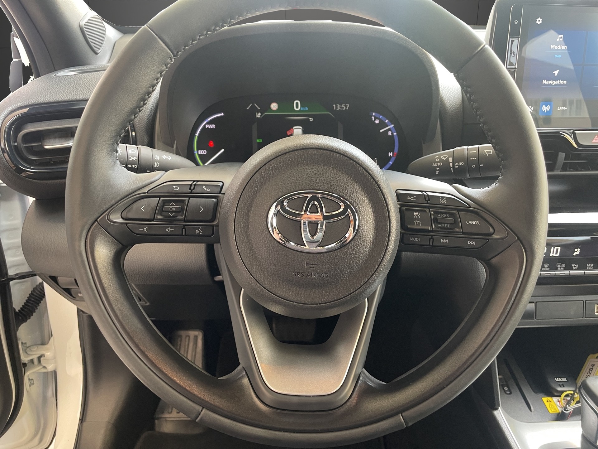 TOYOTA Yaris Cross 1.5 Trend e-CVT-image-13