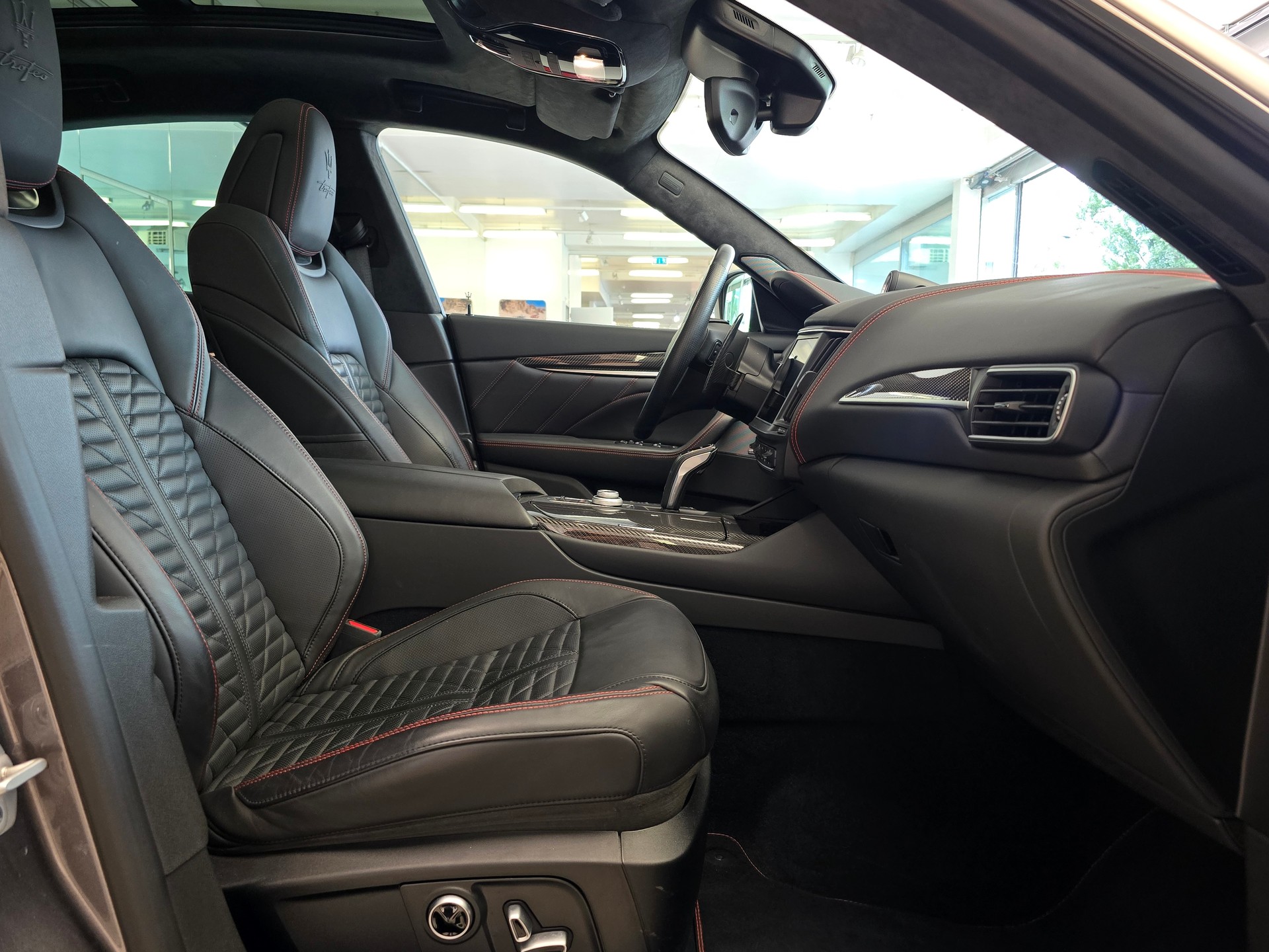 MASERATI Levante 3.8 V8 Trofeo Q4 Automatica-image-11