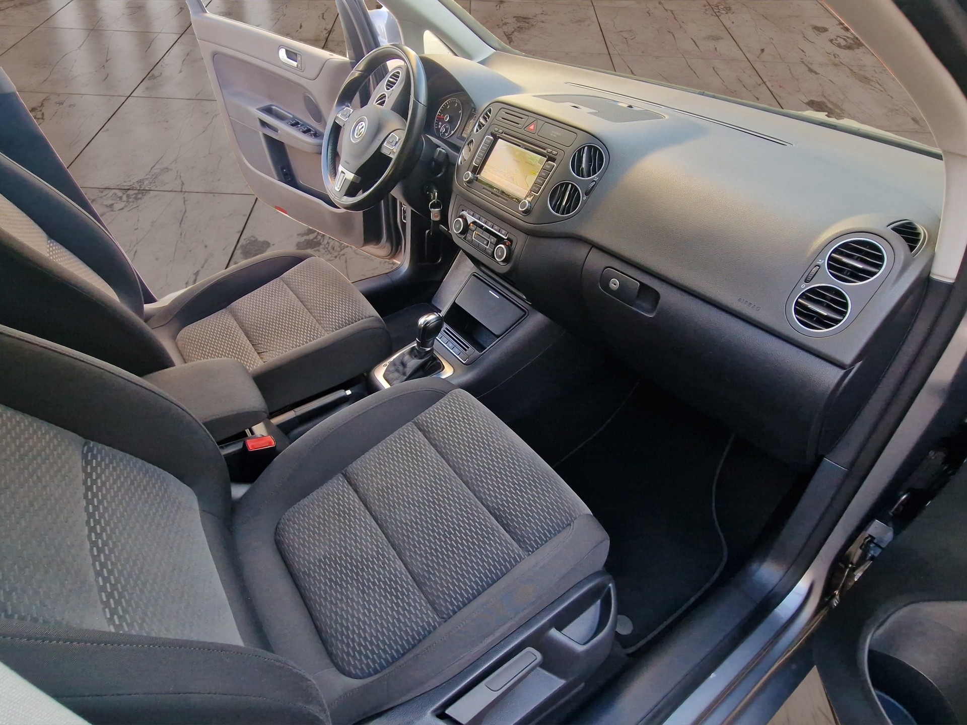 VW Golf Plus 1.6 TDI BMT Comfortline DSG-image-10