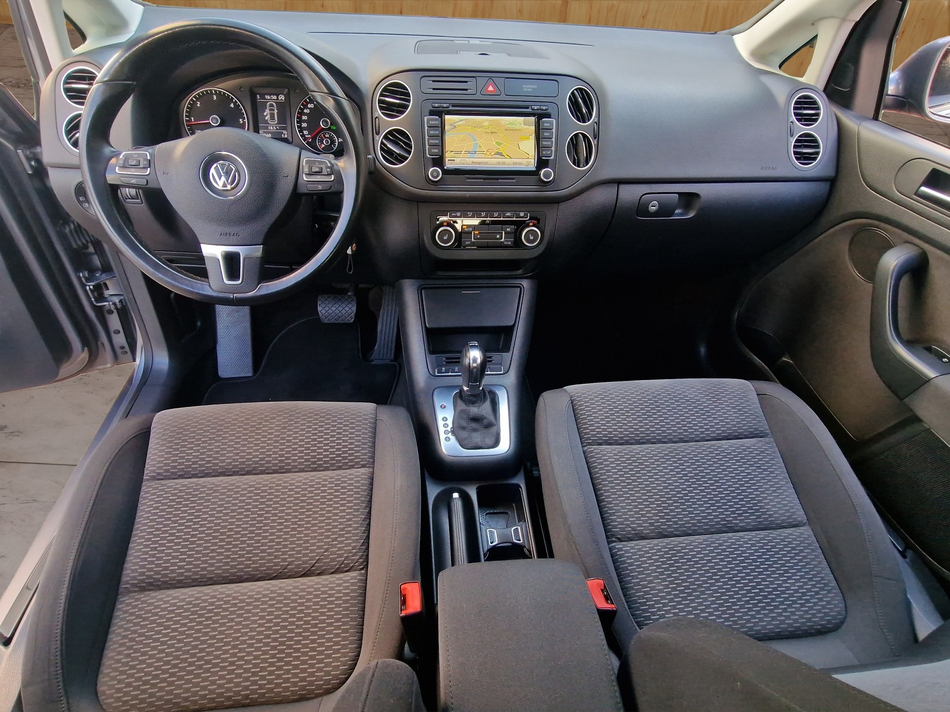VW Golf Plus 1.6 TDI BMT Comfortline DSG-image-8