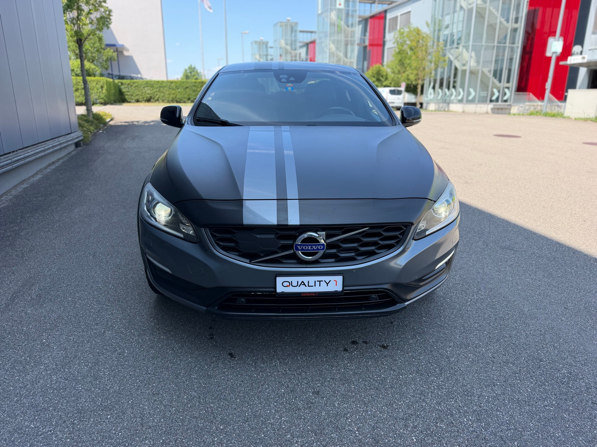 VOLVO Cross Country-showroom-element-1