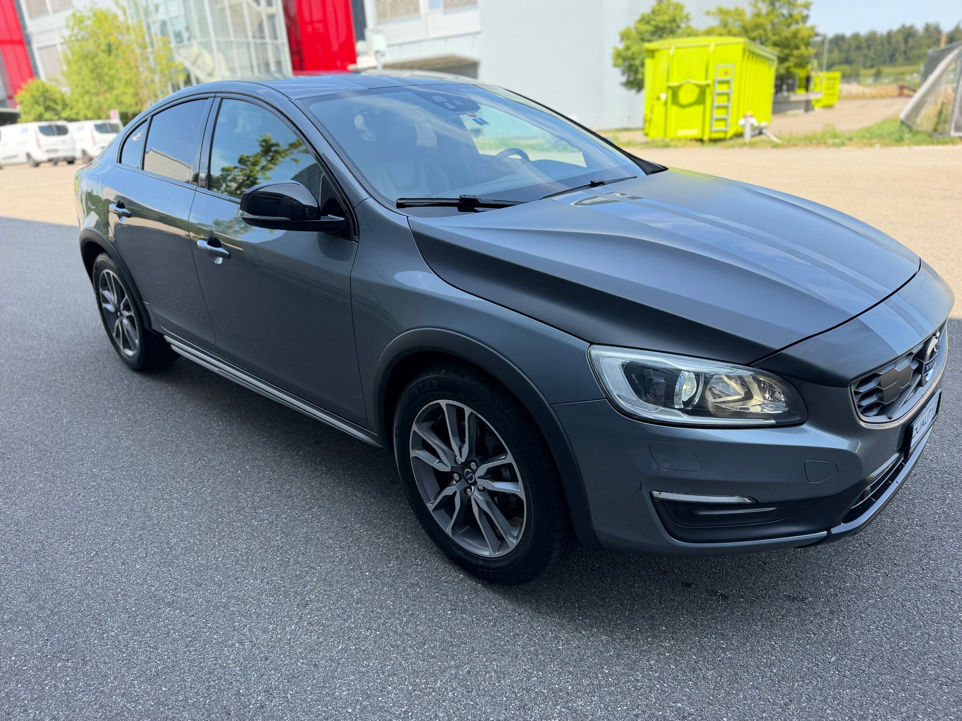 VOLVO Cross Country-showroom-element-3