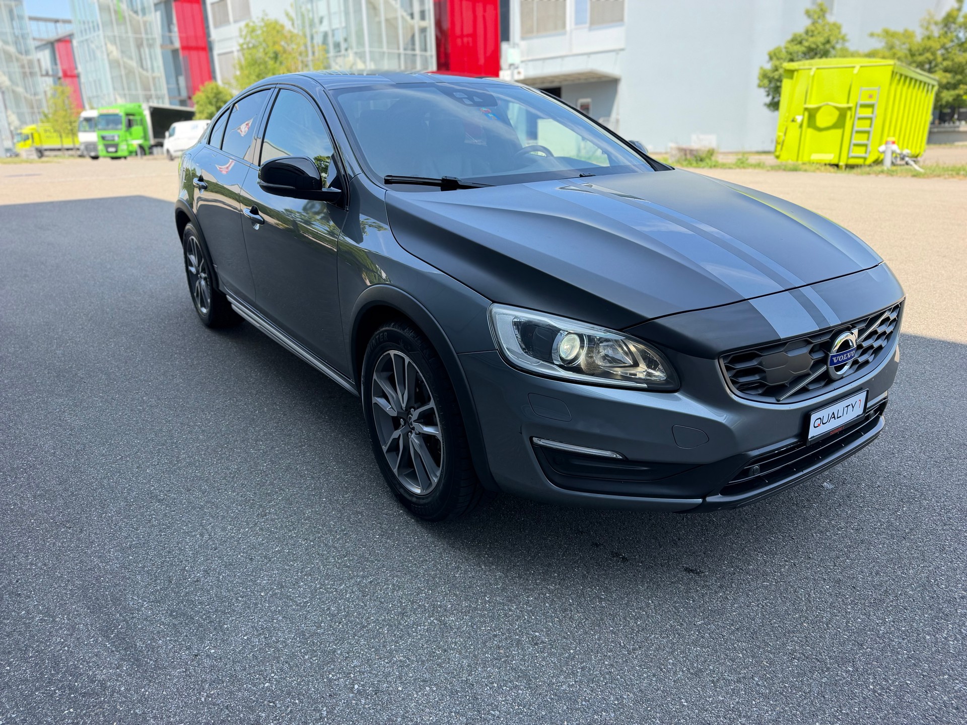 VOLVO Cross Country-showroom-element-2