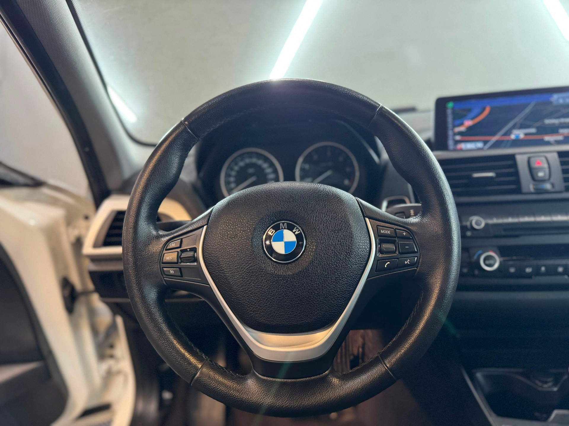 BMW 118d xDrive-image-9
