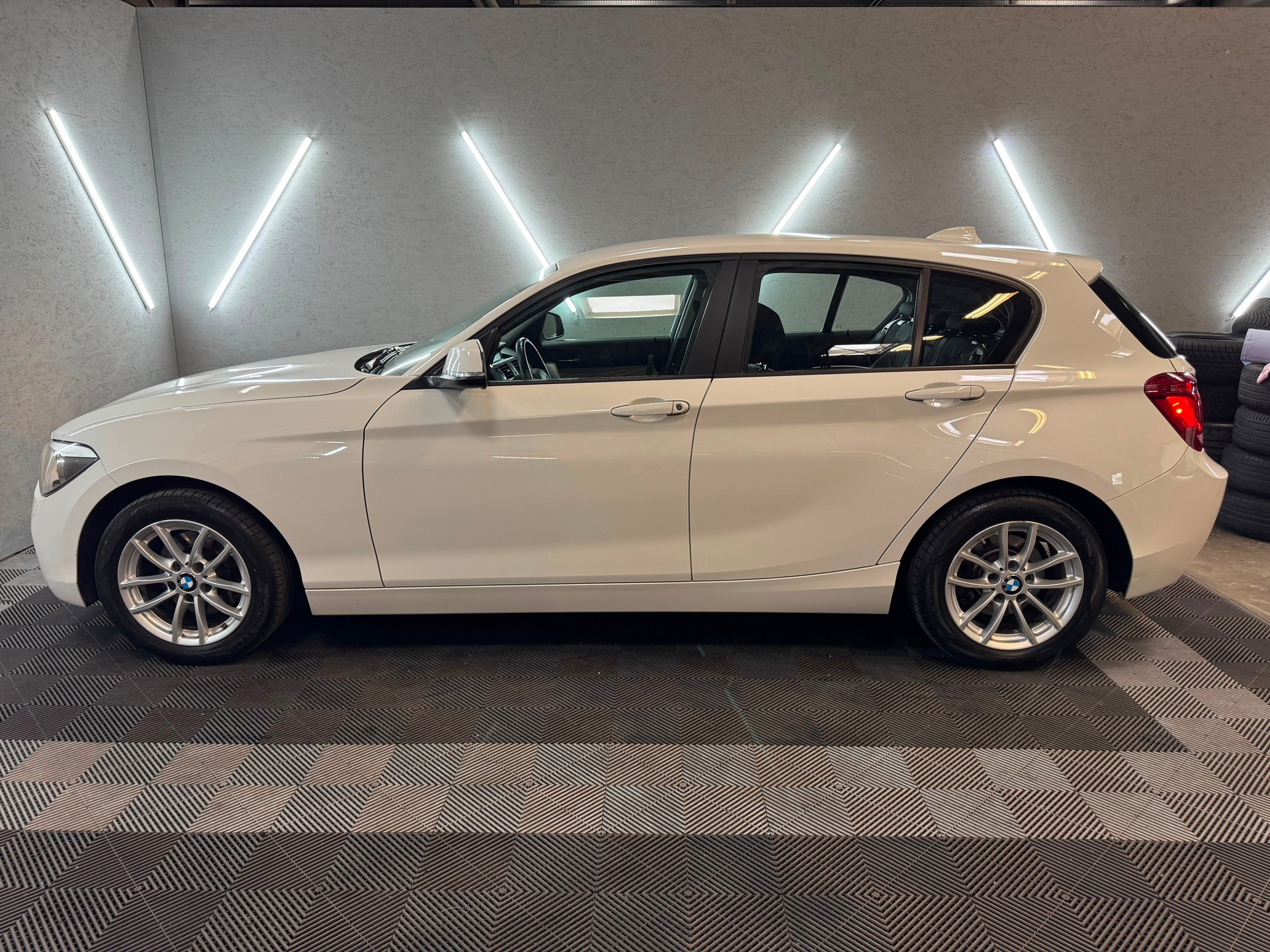 BMW 118d xDrive-image-3