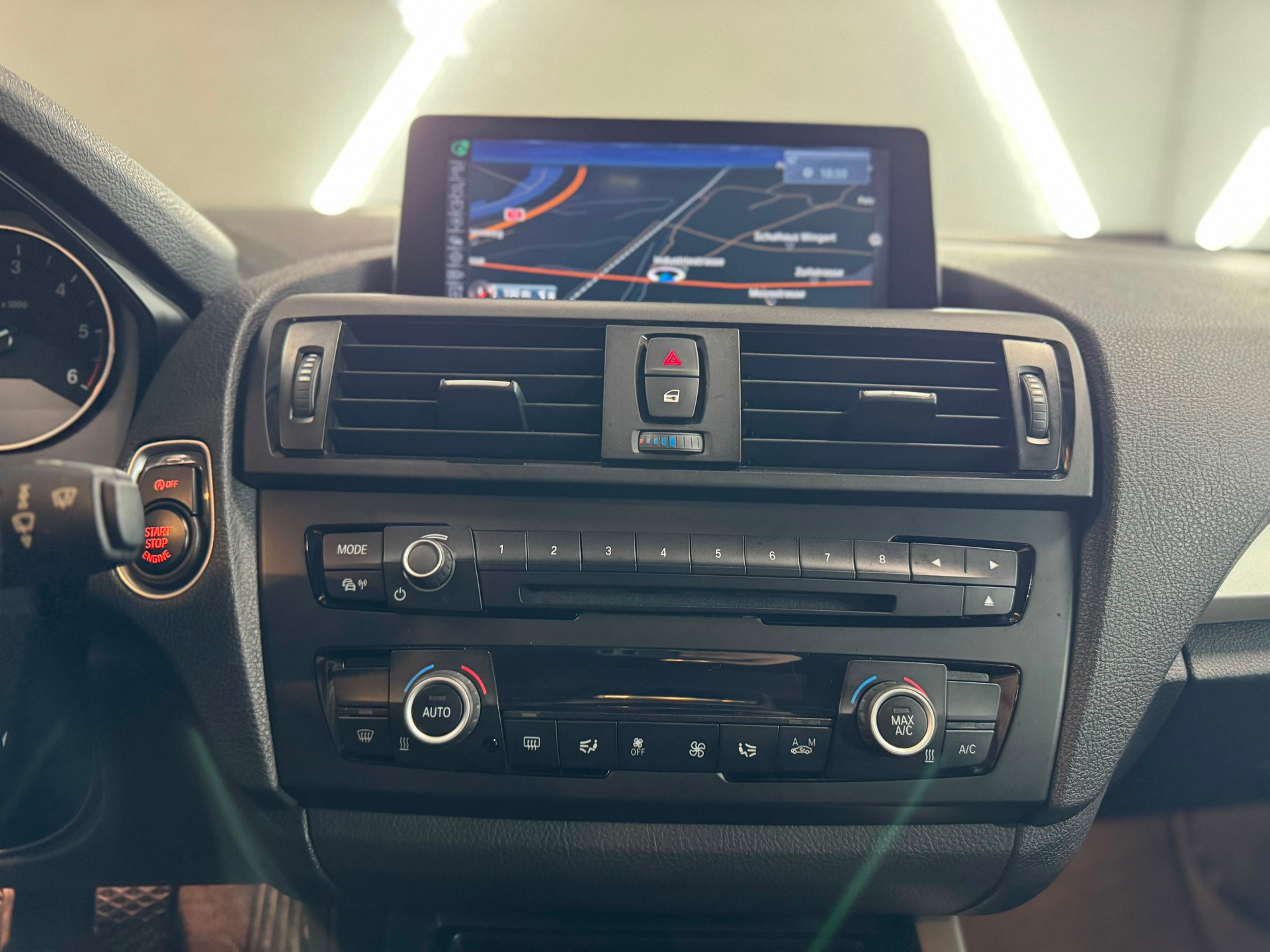 BMW 118d xDrive-image-10