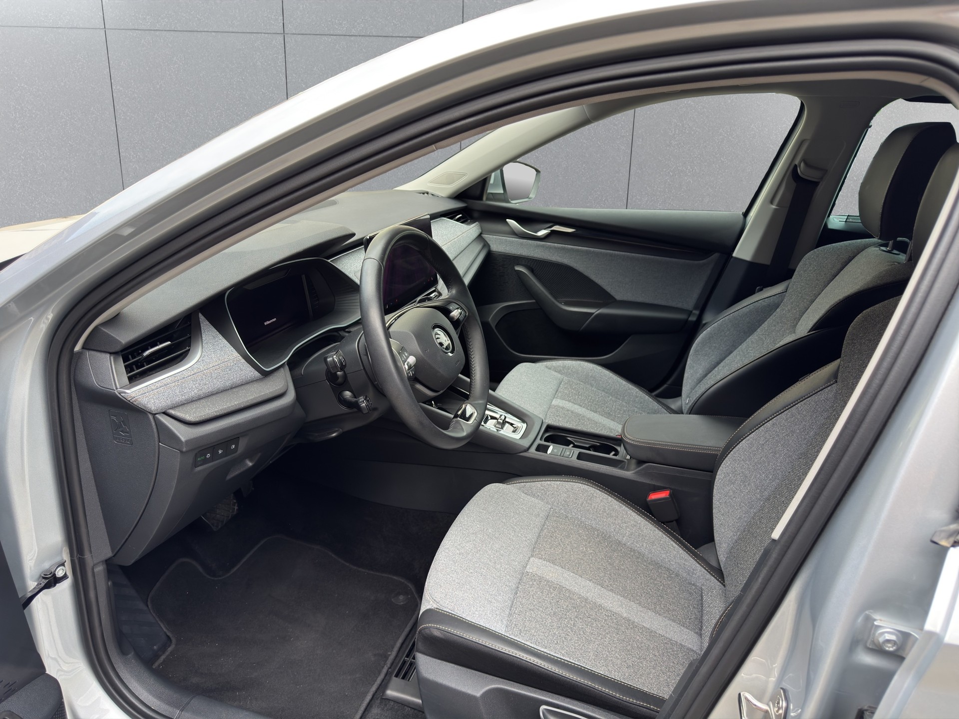 SKODA Octavia Combi 1.5 TSI mHEV DSG Dynamic-image-10