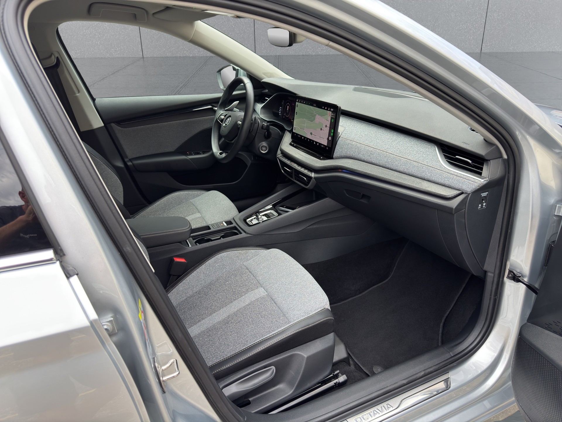 SKODA Octavia Combi 1.5 TSI mHEV DSG Dynamic-image-11