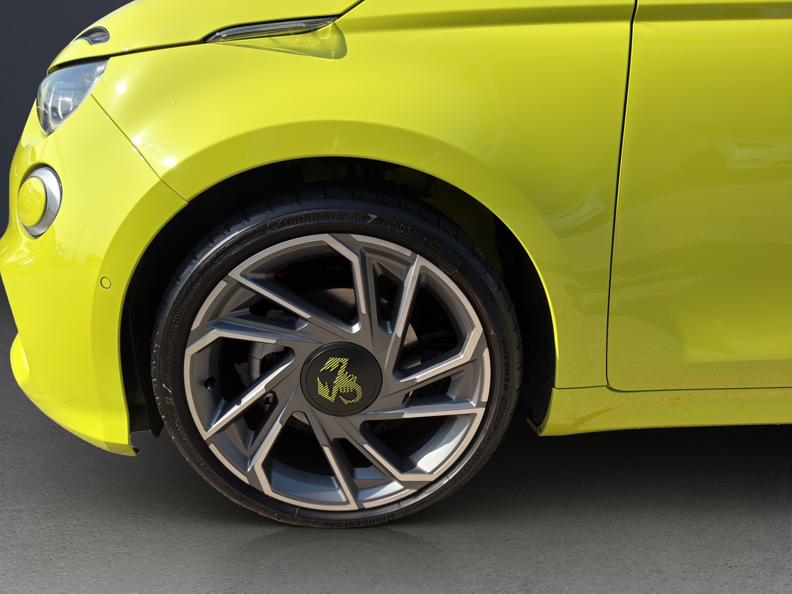 FIAT Abarth 500e Scorpionissima-image-8