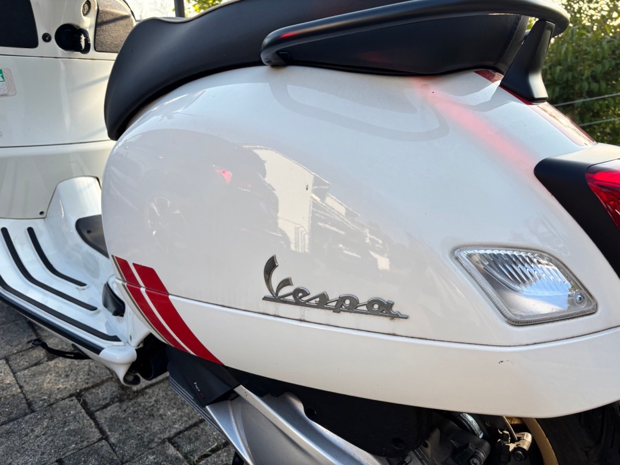 PIAGGIO Vespa GTS 300 HPE Racing Sixties ABS/ASR-image-3