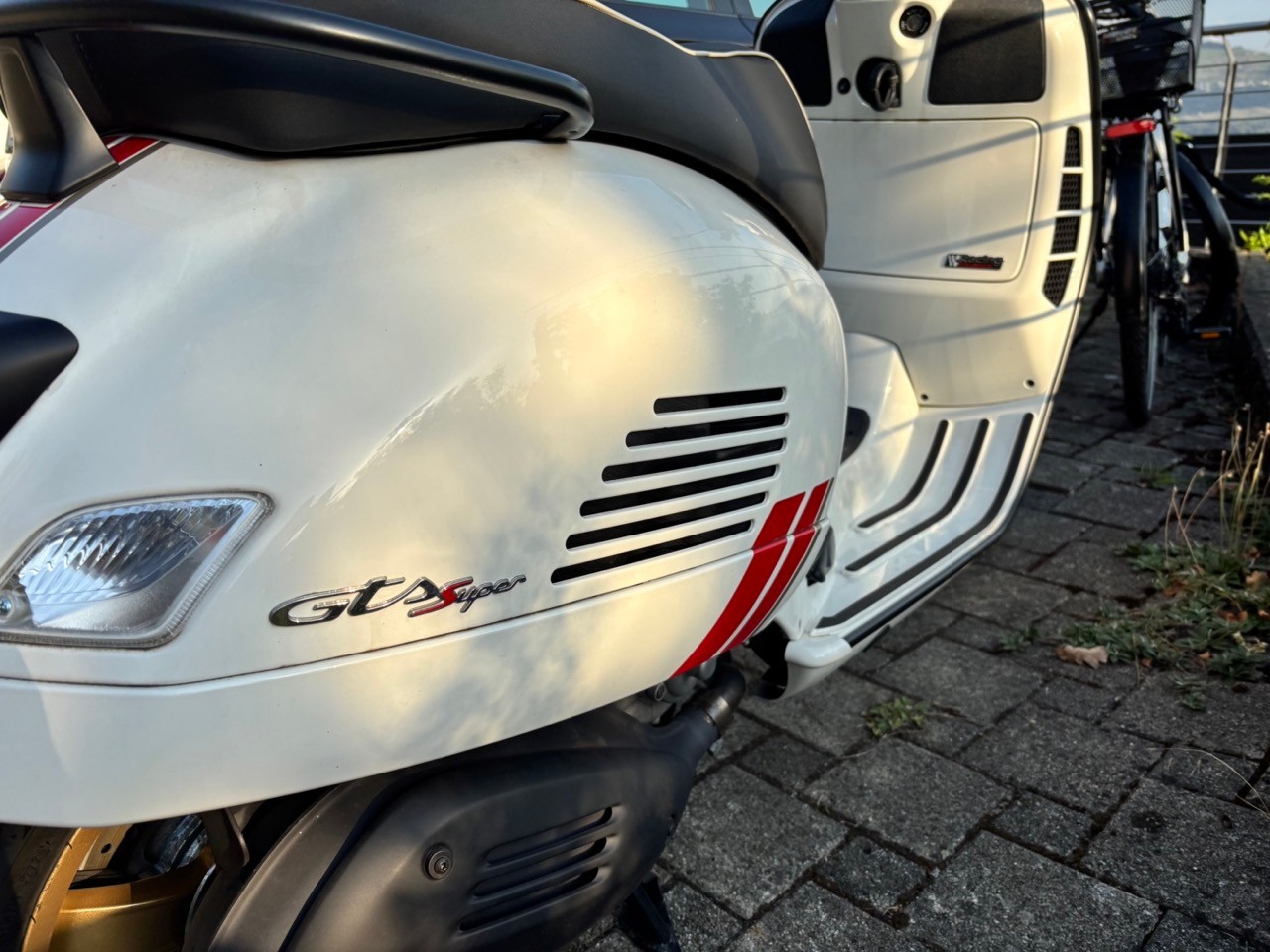 PIAGGIO Vespa GTS 300 HPE Racing Sixties ABS/ASR-image-2
