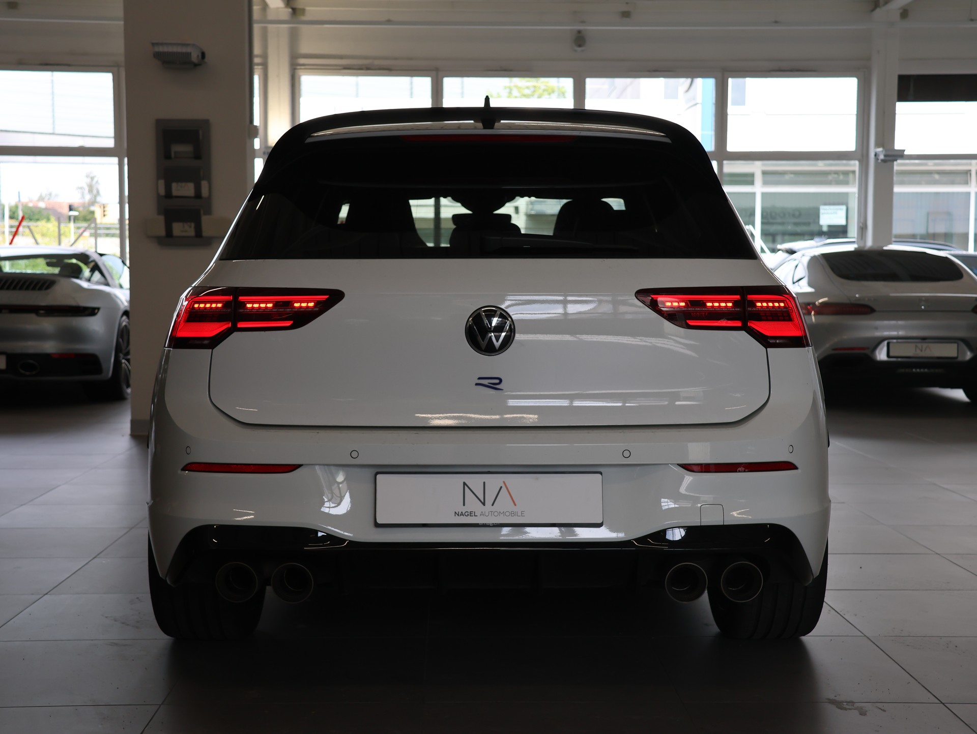 VW Golf 2.0 TSI R DSG 4Motion R 20 Years *Panoramadach* *Harman/Kardon*-image-5