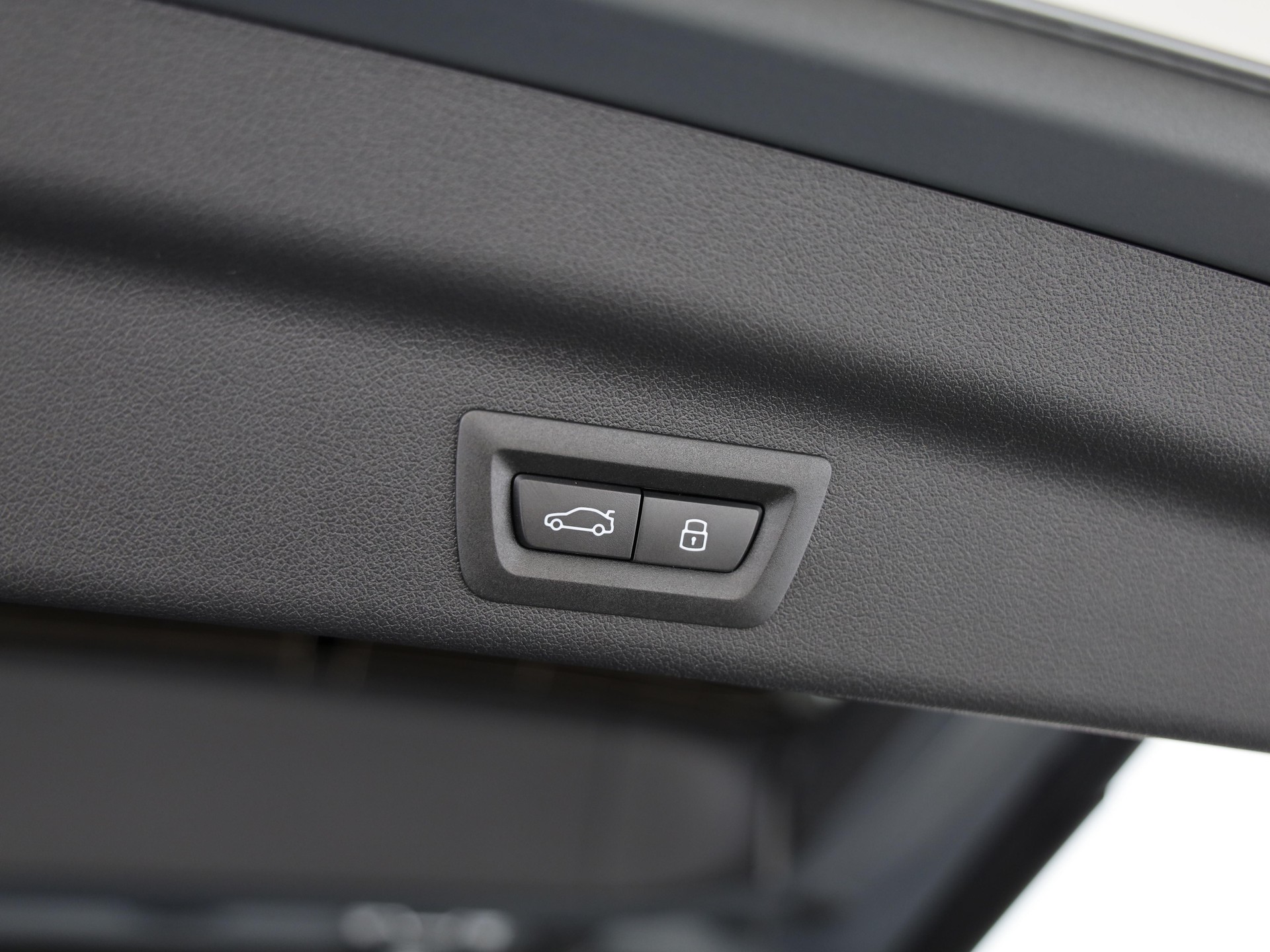 BMW X1 30e xDrive paddles-image-8
