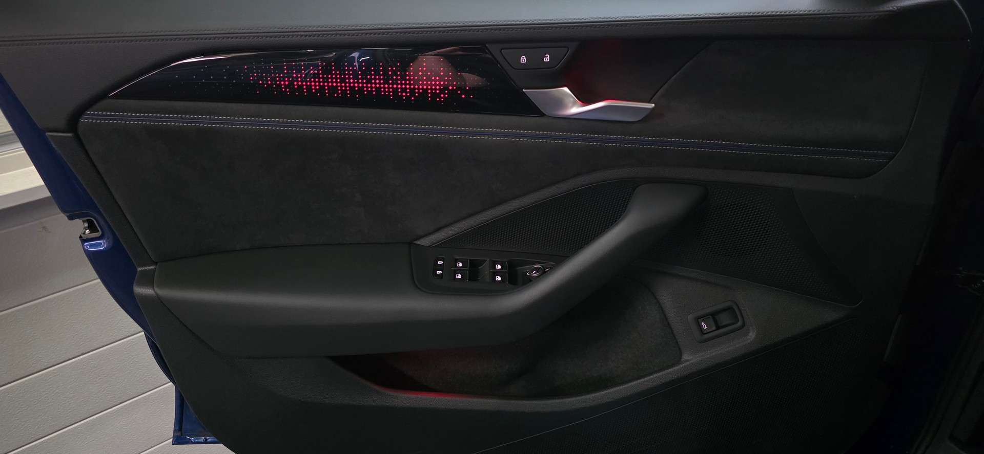 VW Passat Variant 2.0 TSI evo4 R-Line 4 Motion DSG *Panoramadach*Massagefunktion*Sitz-&Lenkradheizung*ACC&Spurhalteasistent*-image-25