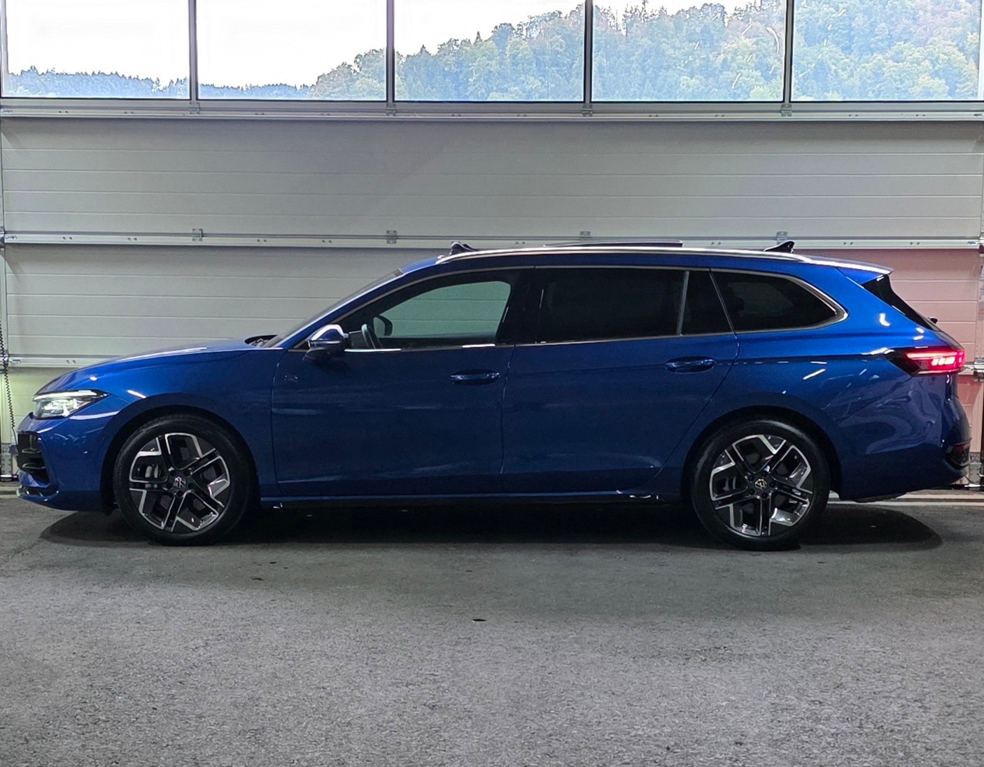 VW Passat Variant 2.0 TSI evo4 R-Line 4 Motion DSG *Panoramadach*Massagefunktion*Sitz-&Lenkradheizung*ACC&Spurhalteasistent*-showroom-element-1