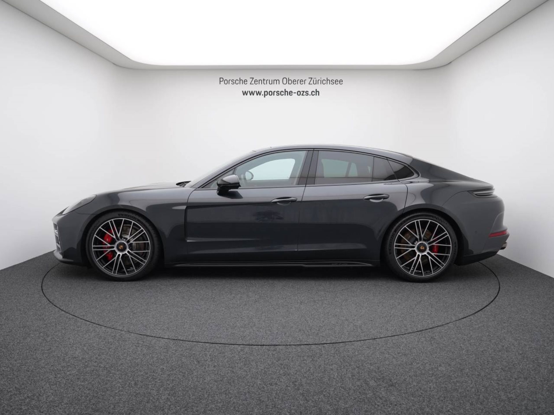PORSCHE Panamera GTS-showroom-element-1