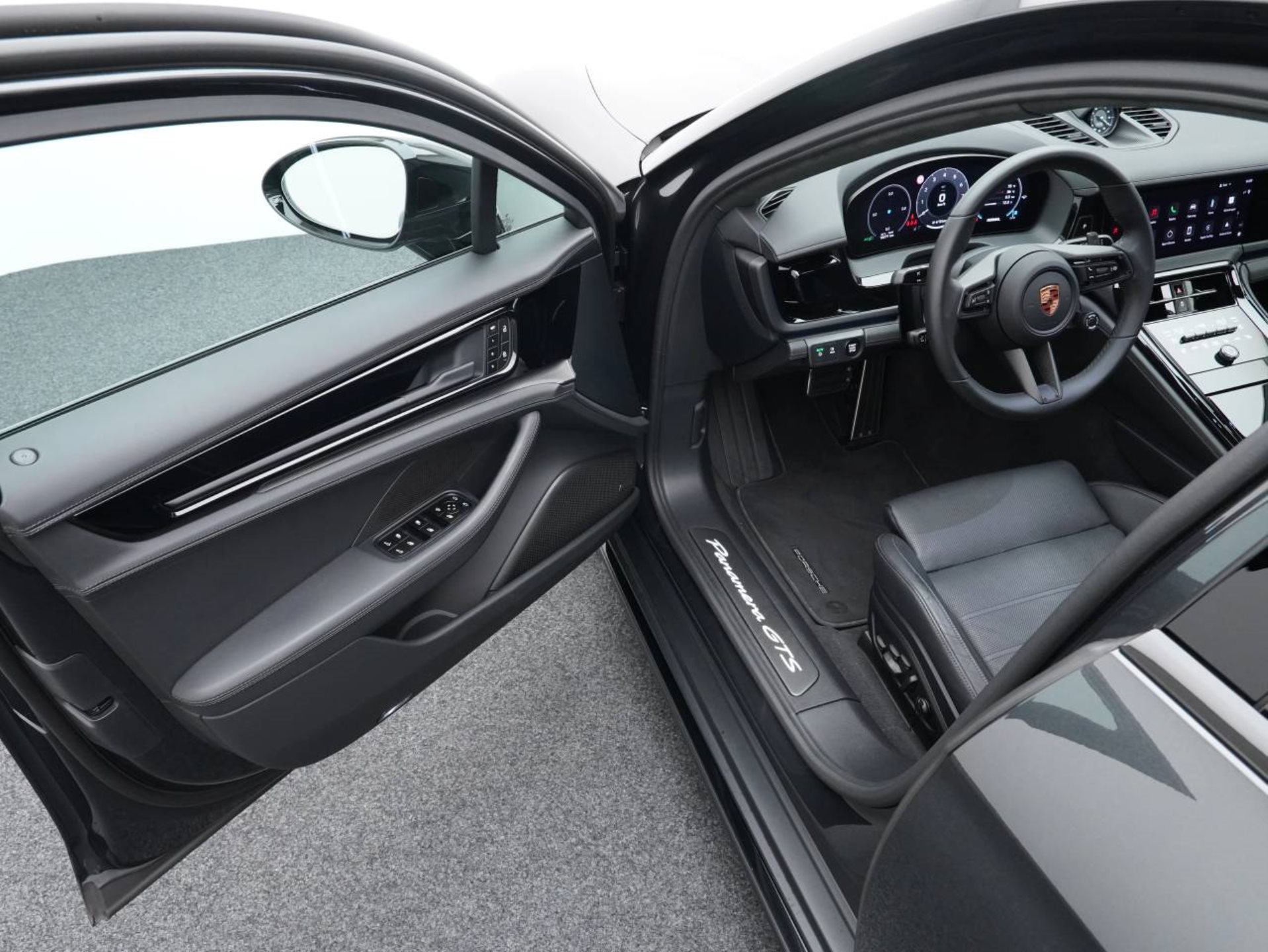 PORSCHE Panamera GTS-showroom-element-3