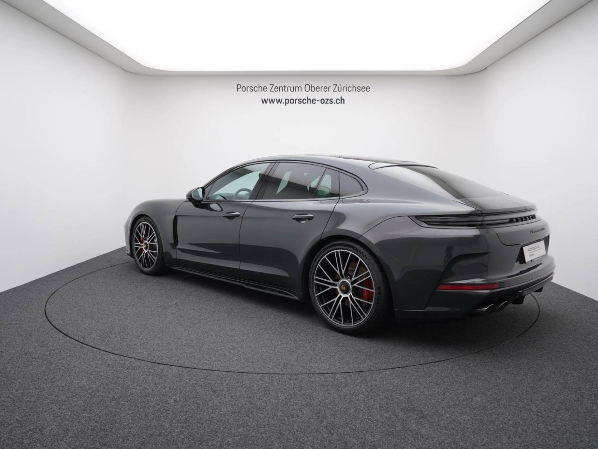 PORSCHE Panamera GTS-showroom-element-2
