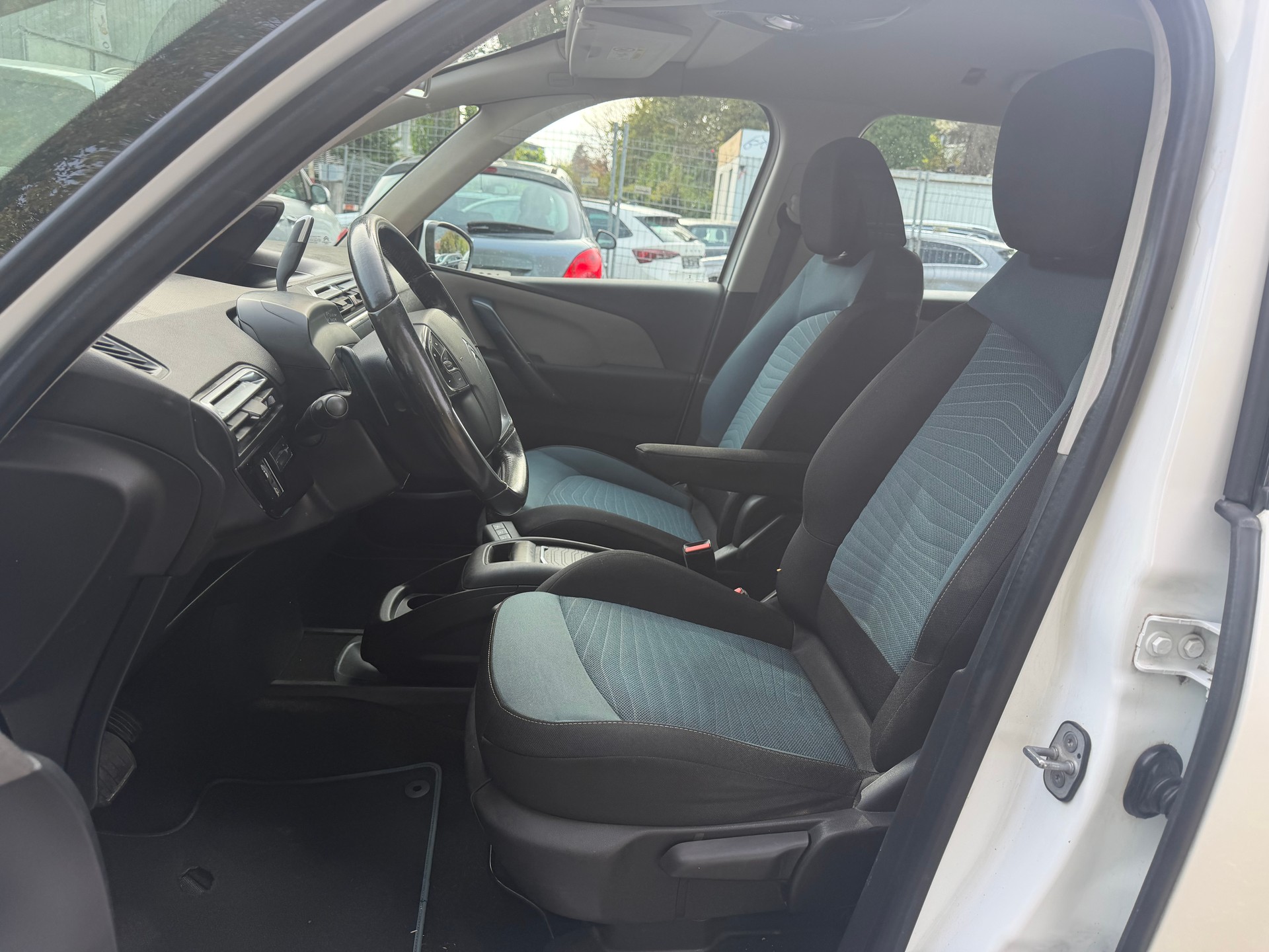 CITROEN Grand C4 Picasso 1.6 BlueHDi Séduction EAT6 * Teil-Leder * Navigation * Klima-auto * PDC H * Tempomat *-image-6