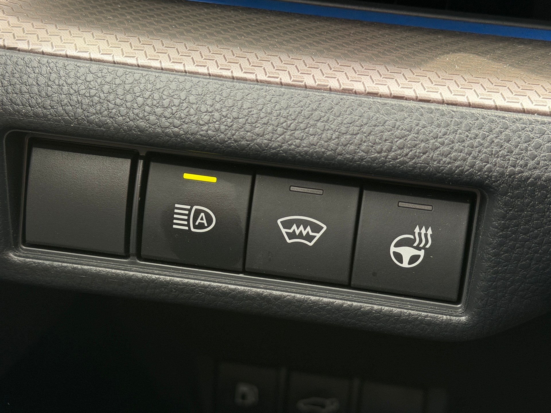 TOYOTA Prius 2.0 Plug-In-Hybrid Style 🇨🇭 CH-Fahrzeug-image-17