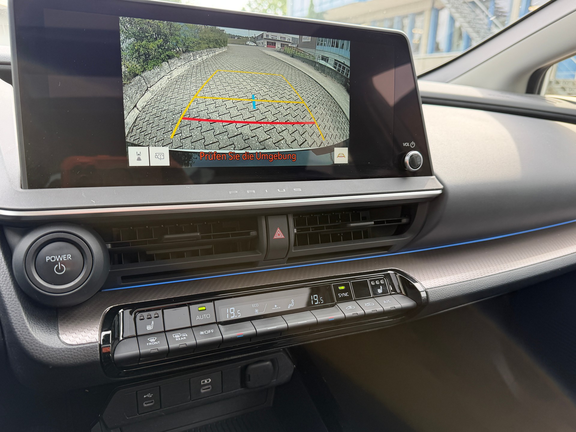 TOYOTA Prius 2.0 Plug-In-Hybrid Style 🇨🇭 CH-Fahrzeug-image-16