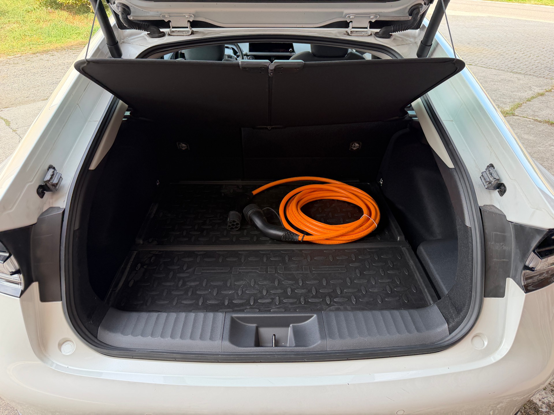 TOYOTA Prius 2.0 Plug-In-Hybrid Style 🇨🇭 CH-Fahrzeug-image-13