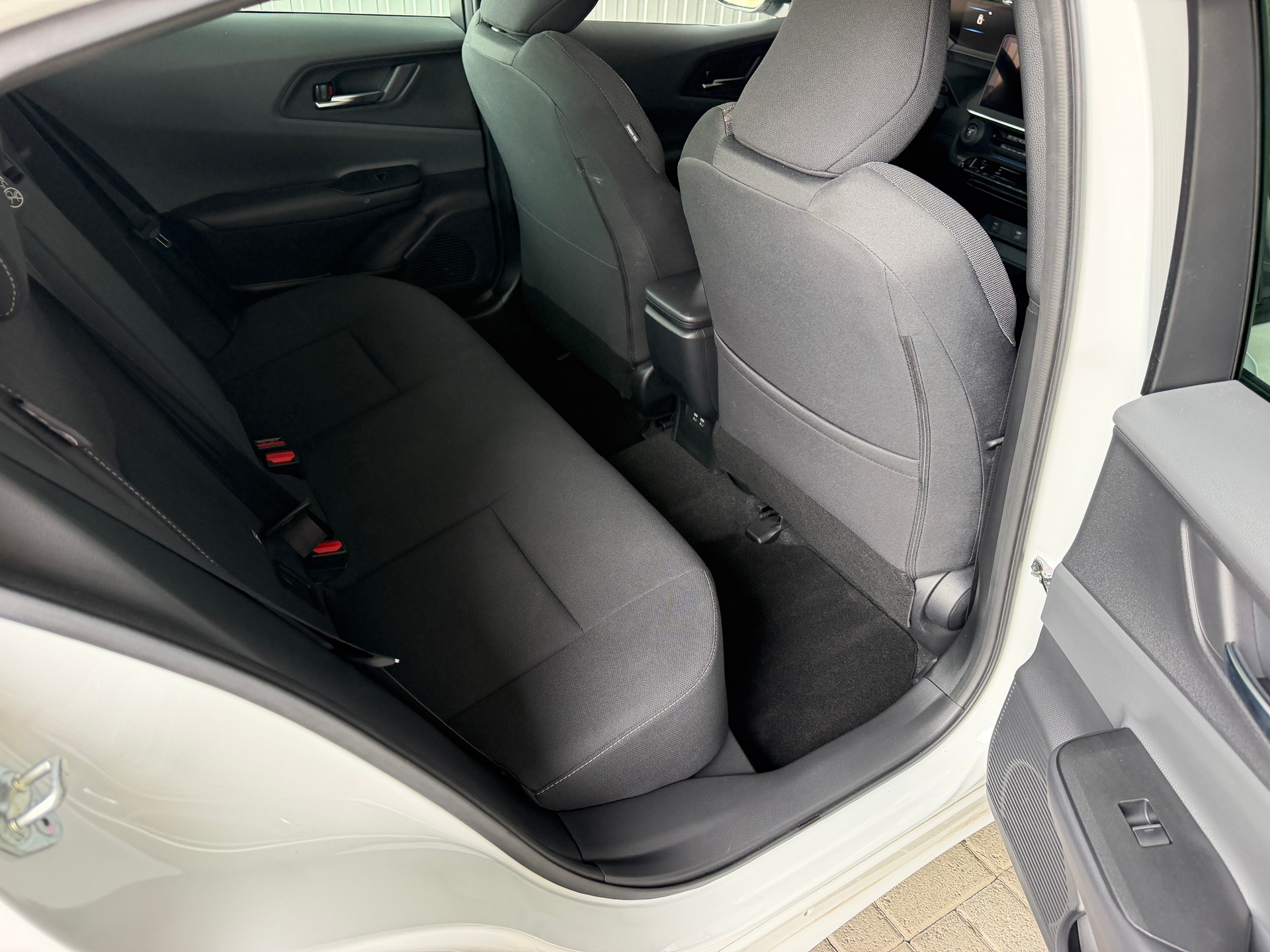 TOYOTA Prius 2.0 Plug-In-Hybrid Style 🇨🇭 CH-Fahrzeug-image-11