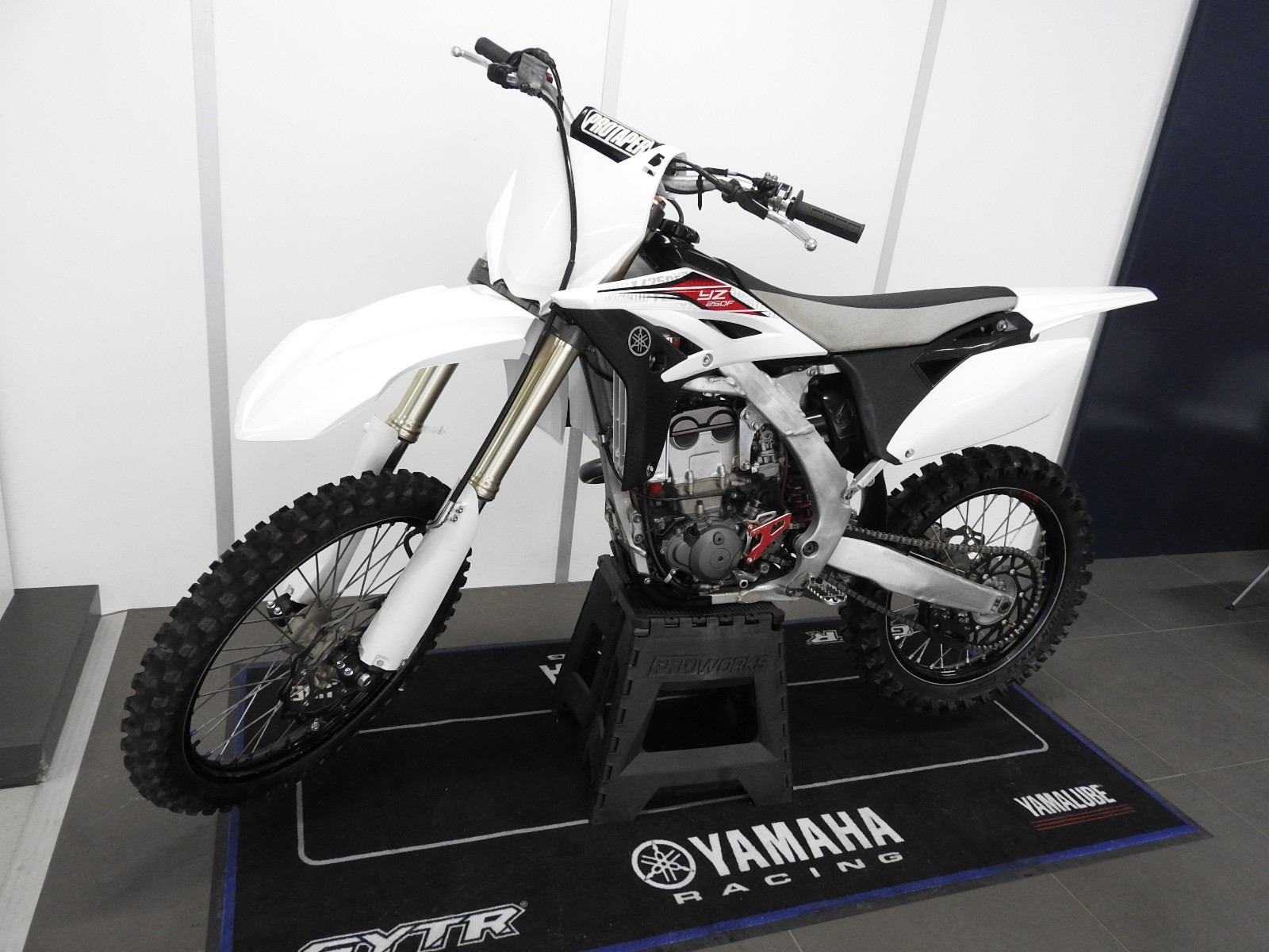 YAMAHA YZ 250 F-image-0
