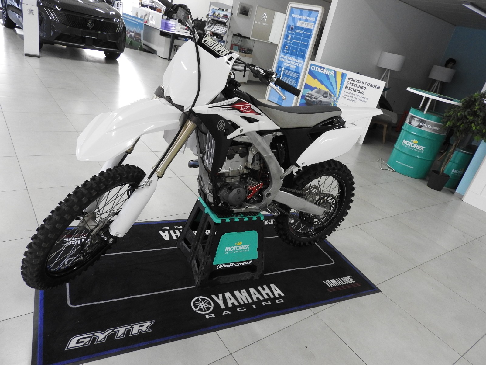 YAMAHA YZ 250 F-image-6
