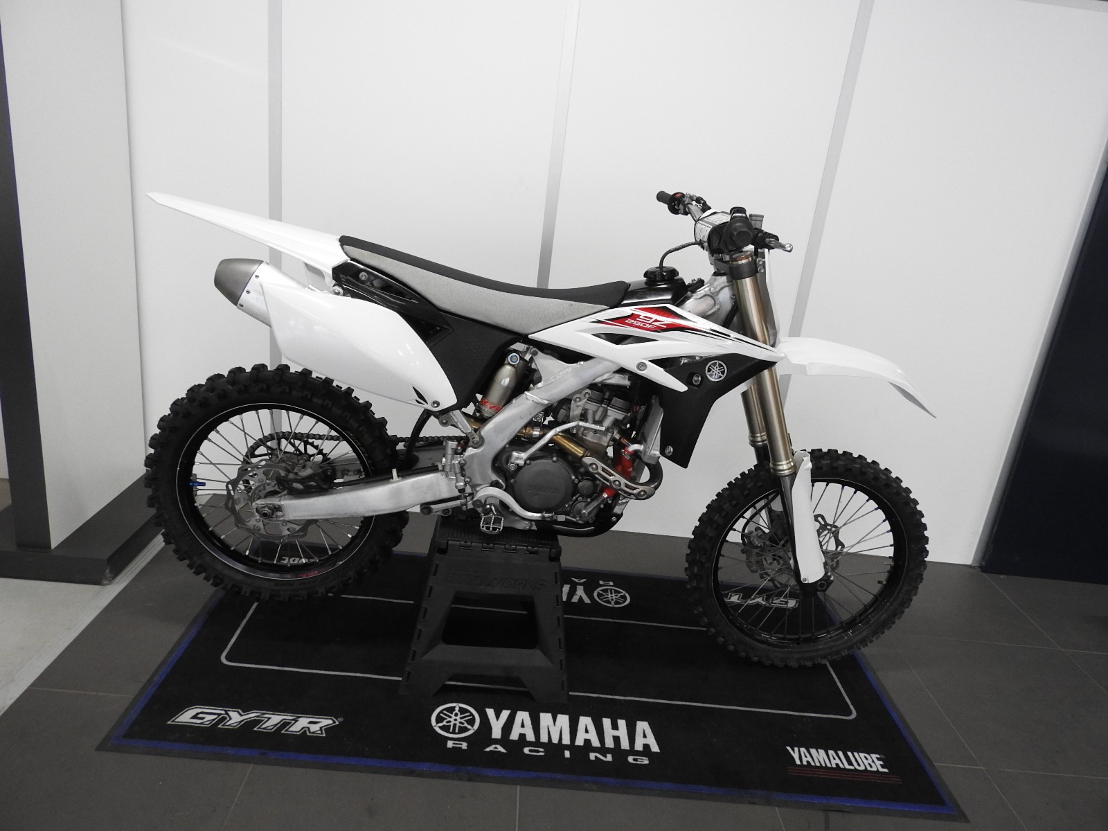 YAMAHA YZ 250 F-image-12
