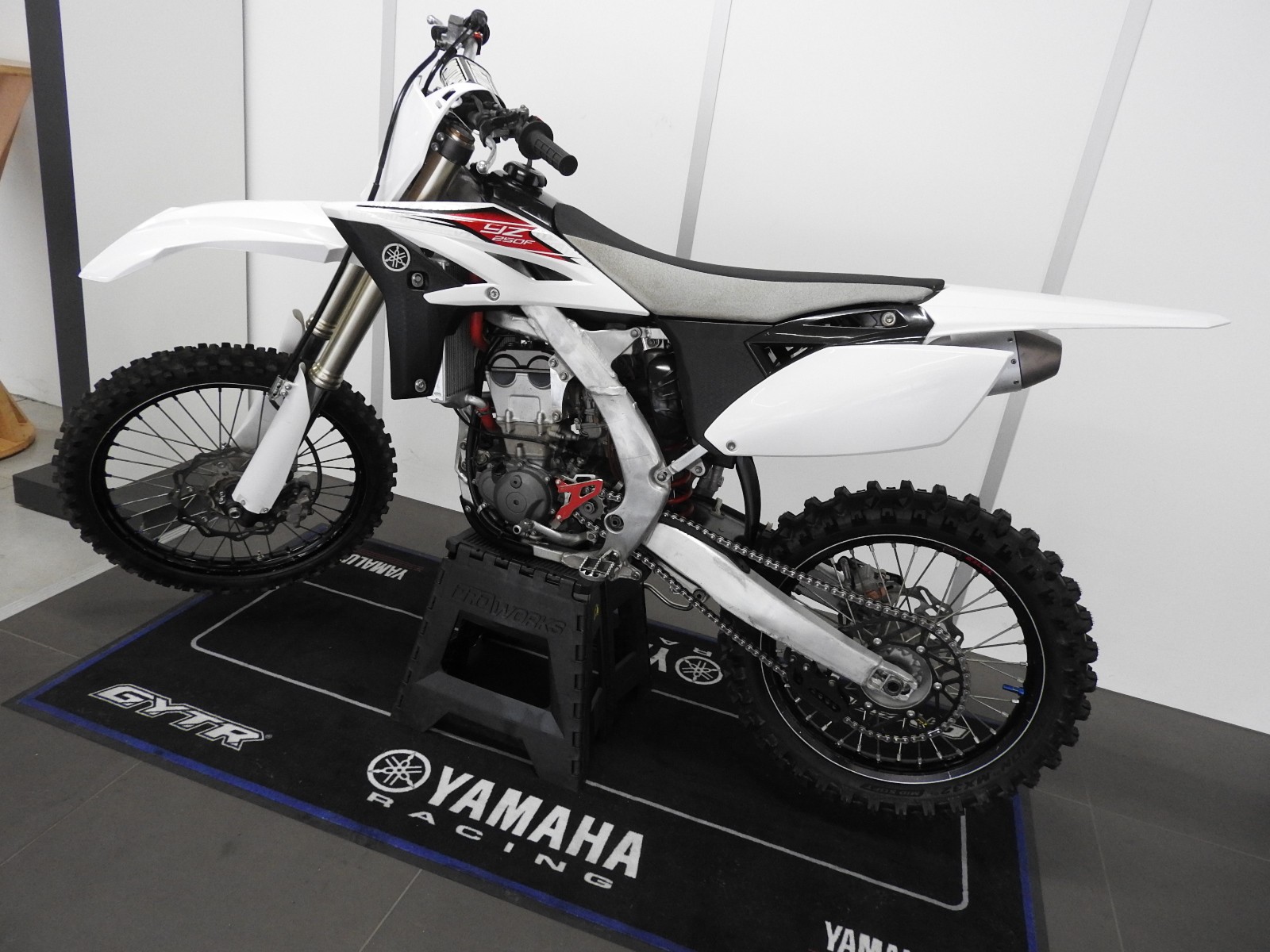 YAMAHA YZ 250 F-image-11