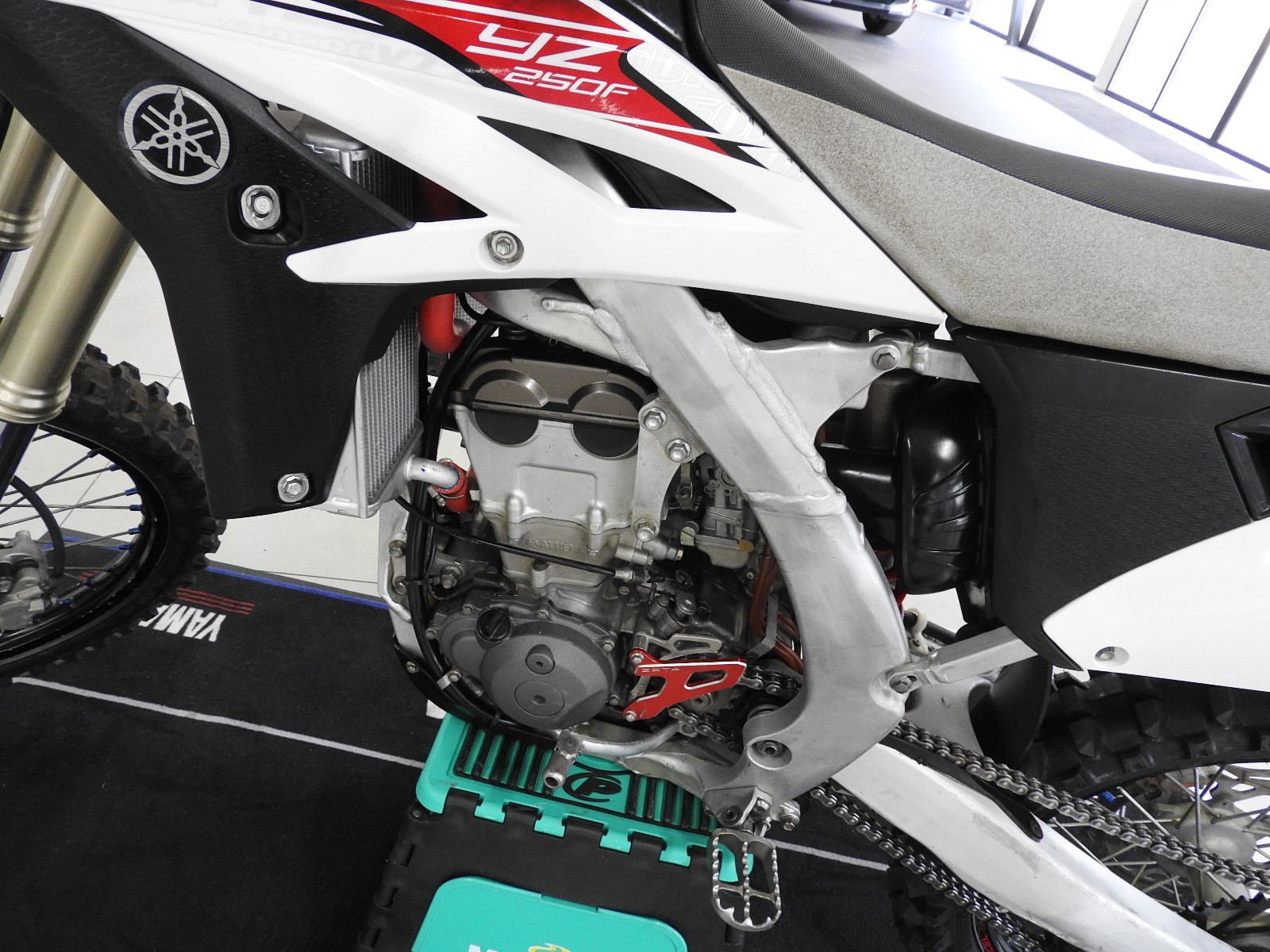YAMAHA YZ 250 F-image-3