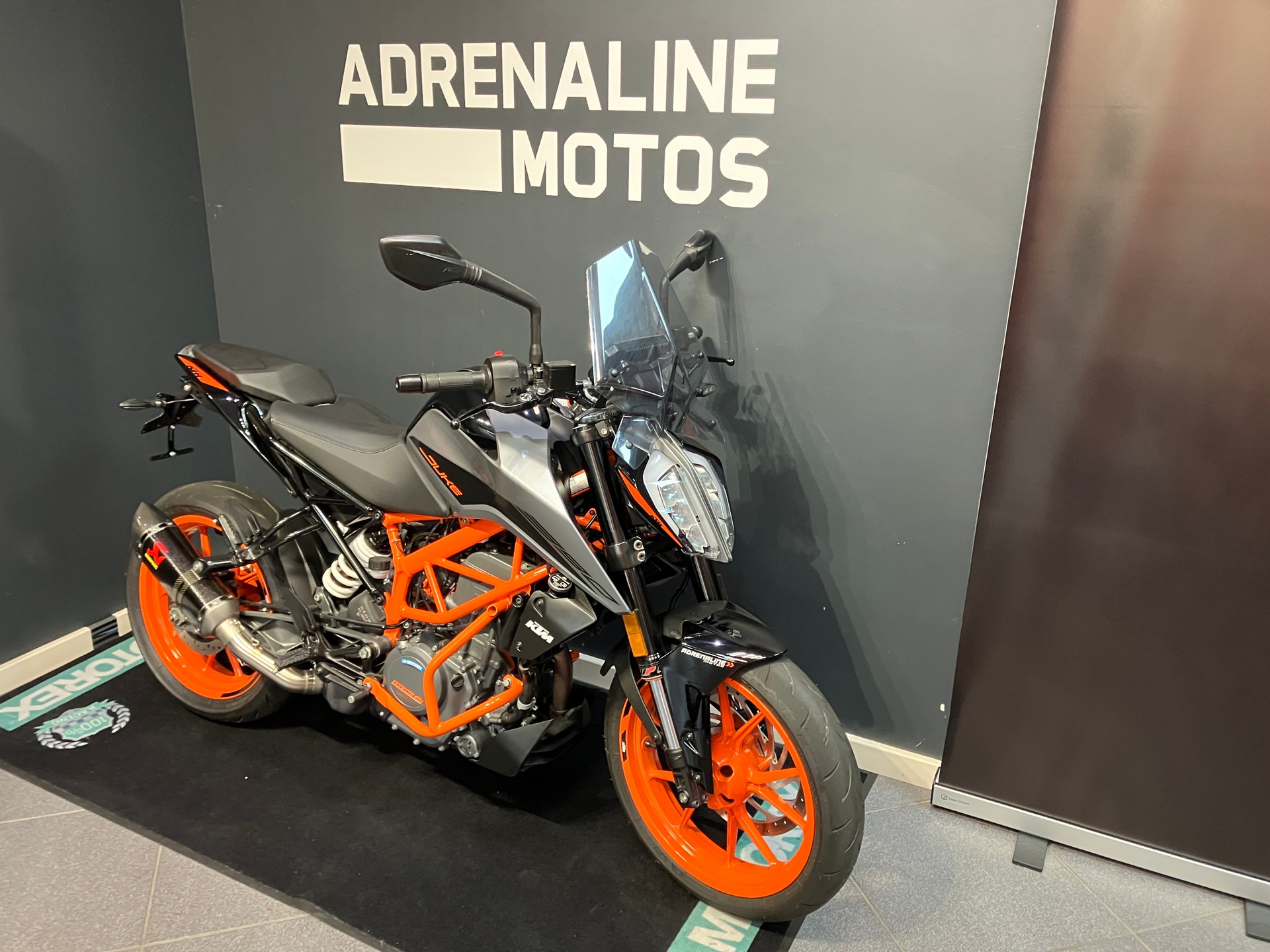 KTM 390 Duke-image-1