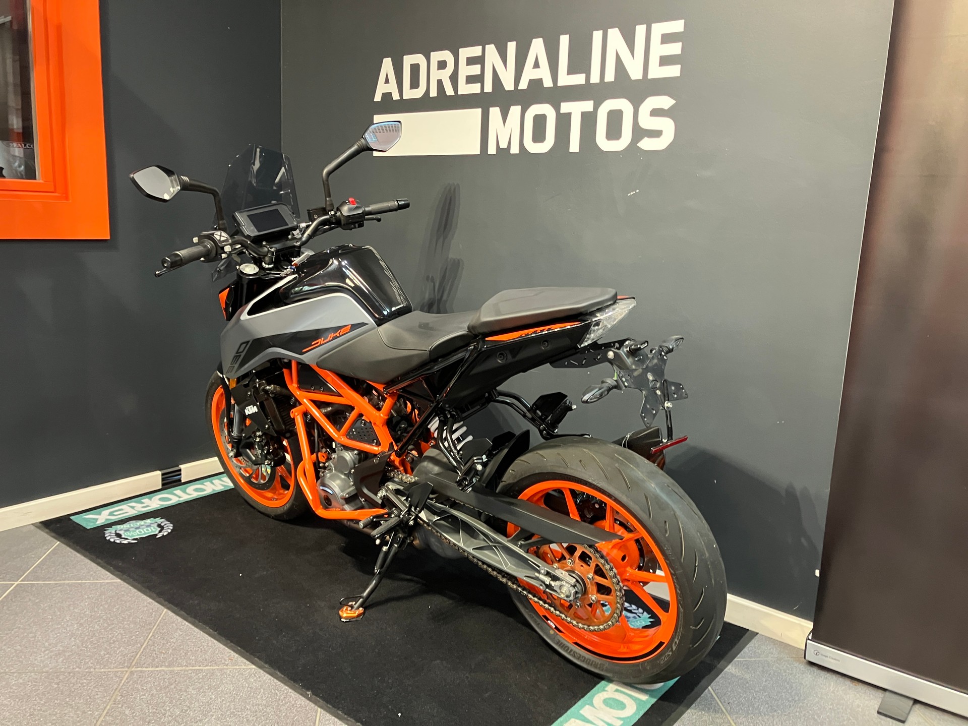 KTM 390 Duke-image-4