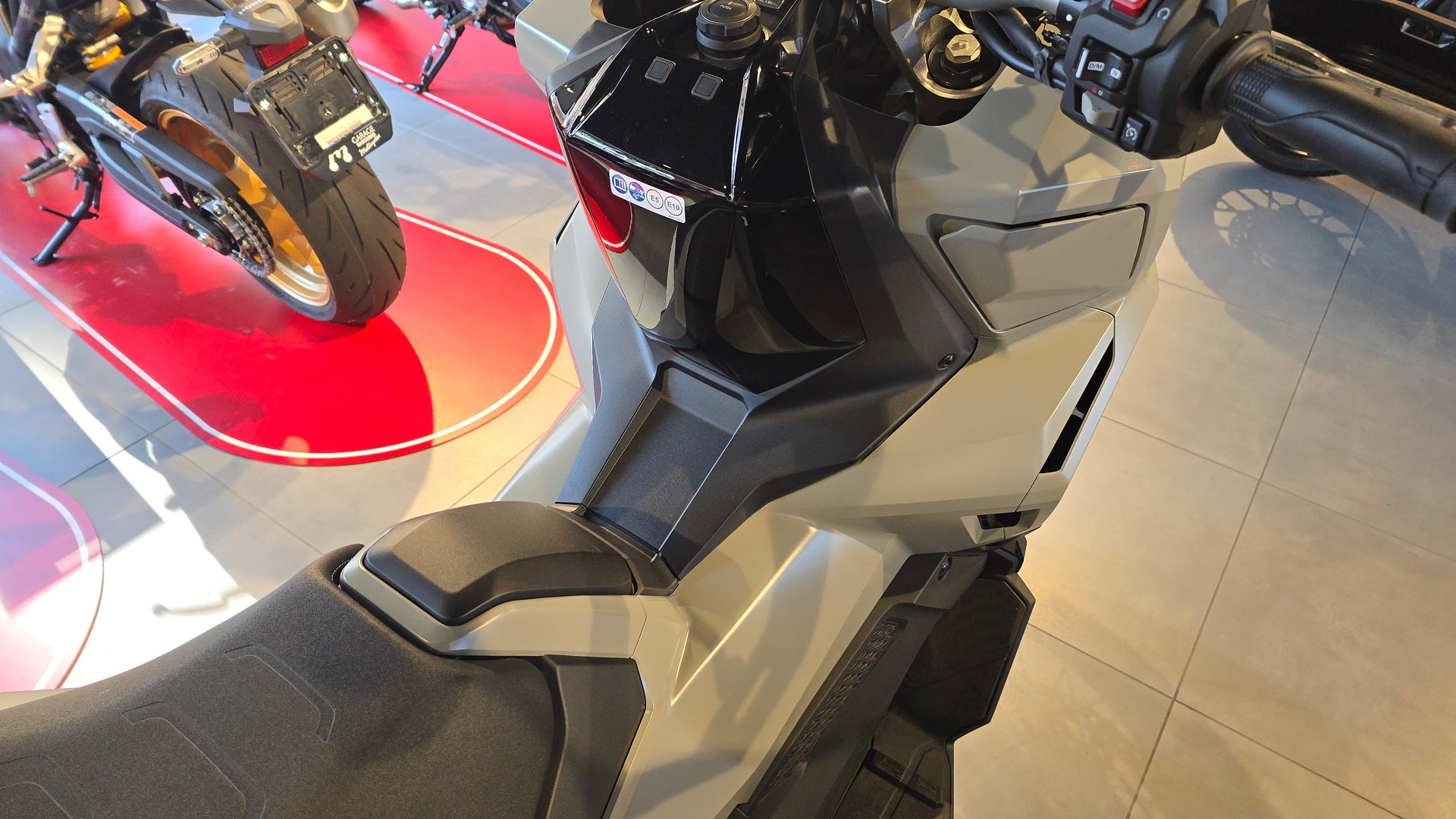 HONDA X-ADV 750-image-12