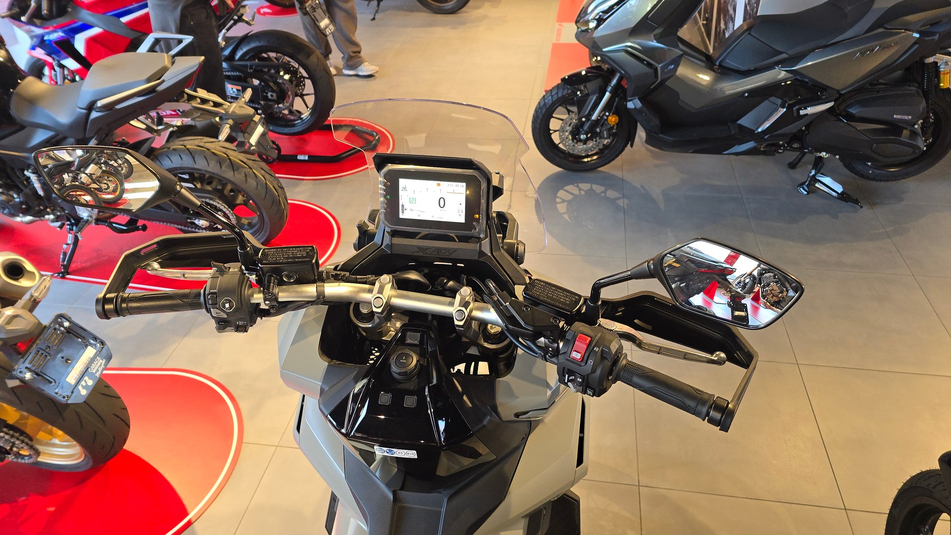 HONDA X-ADV 750-image-8