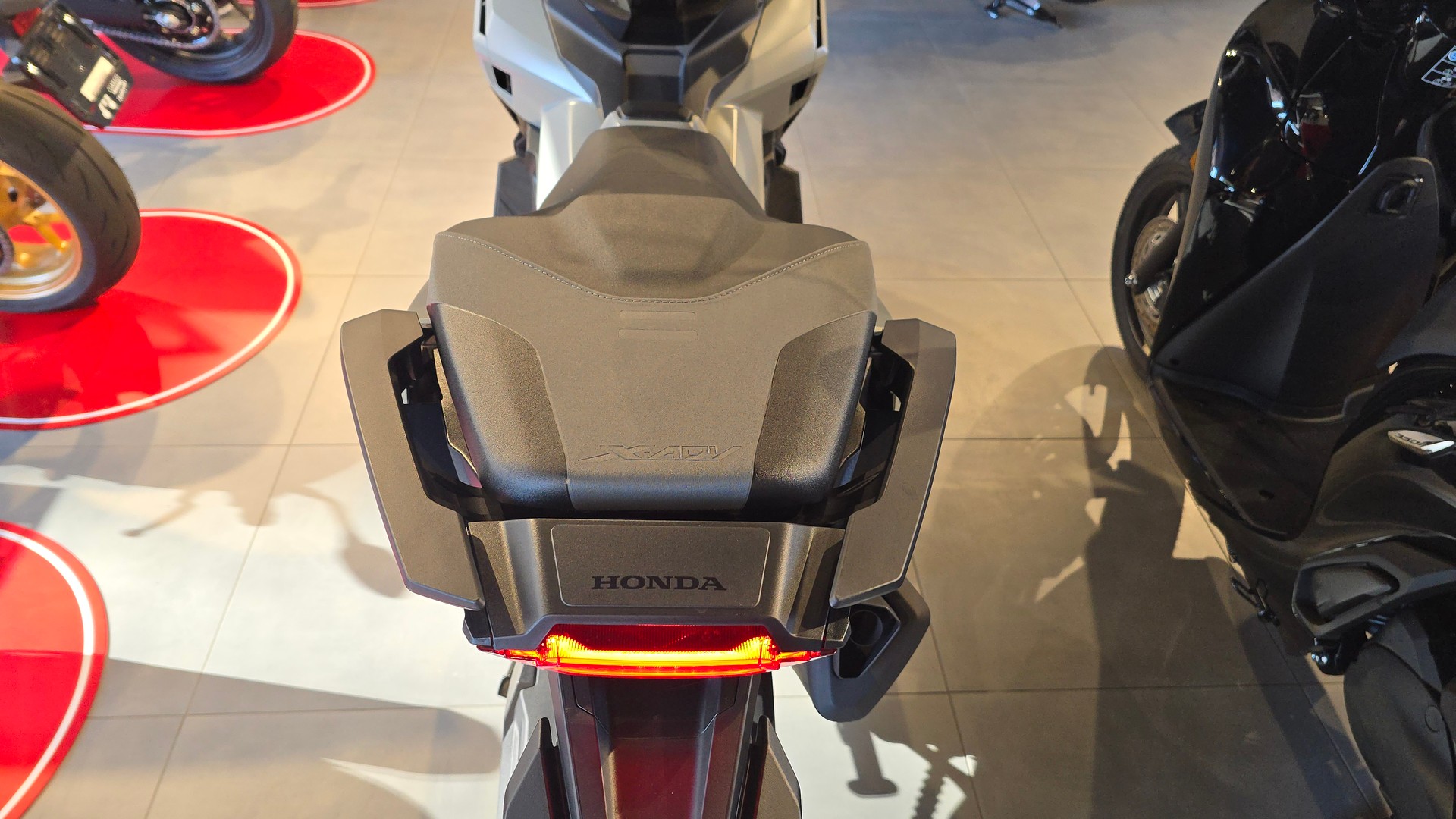 HONDA X-ADV 750-image-10