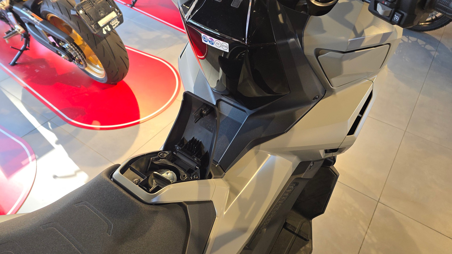 HONDA X-ADV 750-image-13