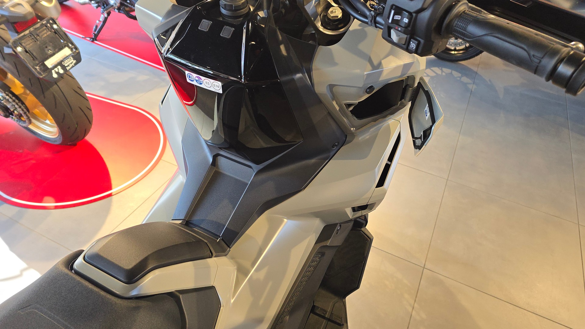 HONDA X-ADV 750-image-14