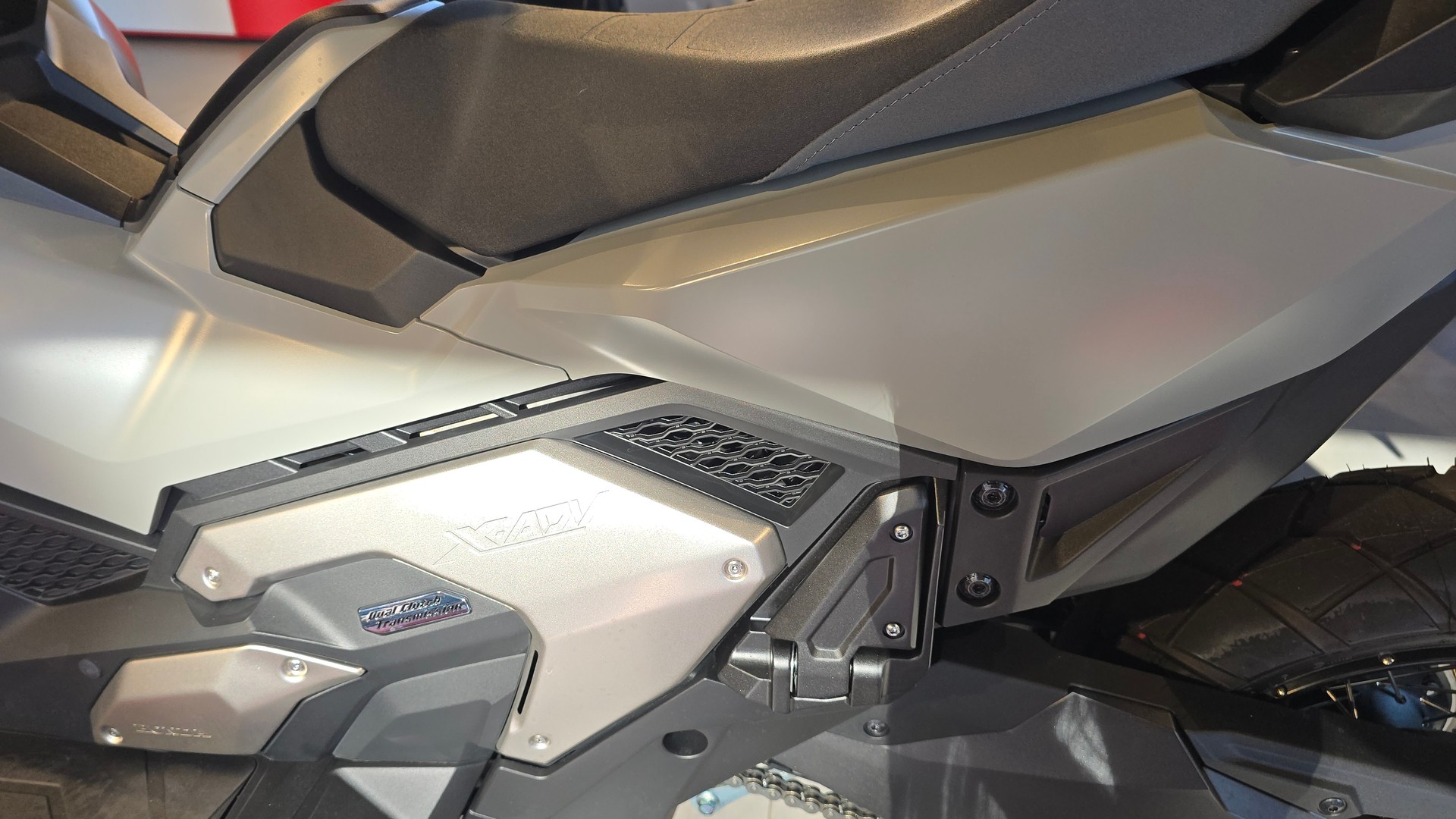 HONDA X-ADV 750-image-4