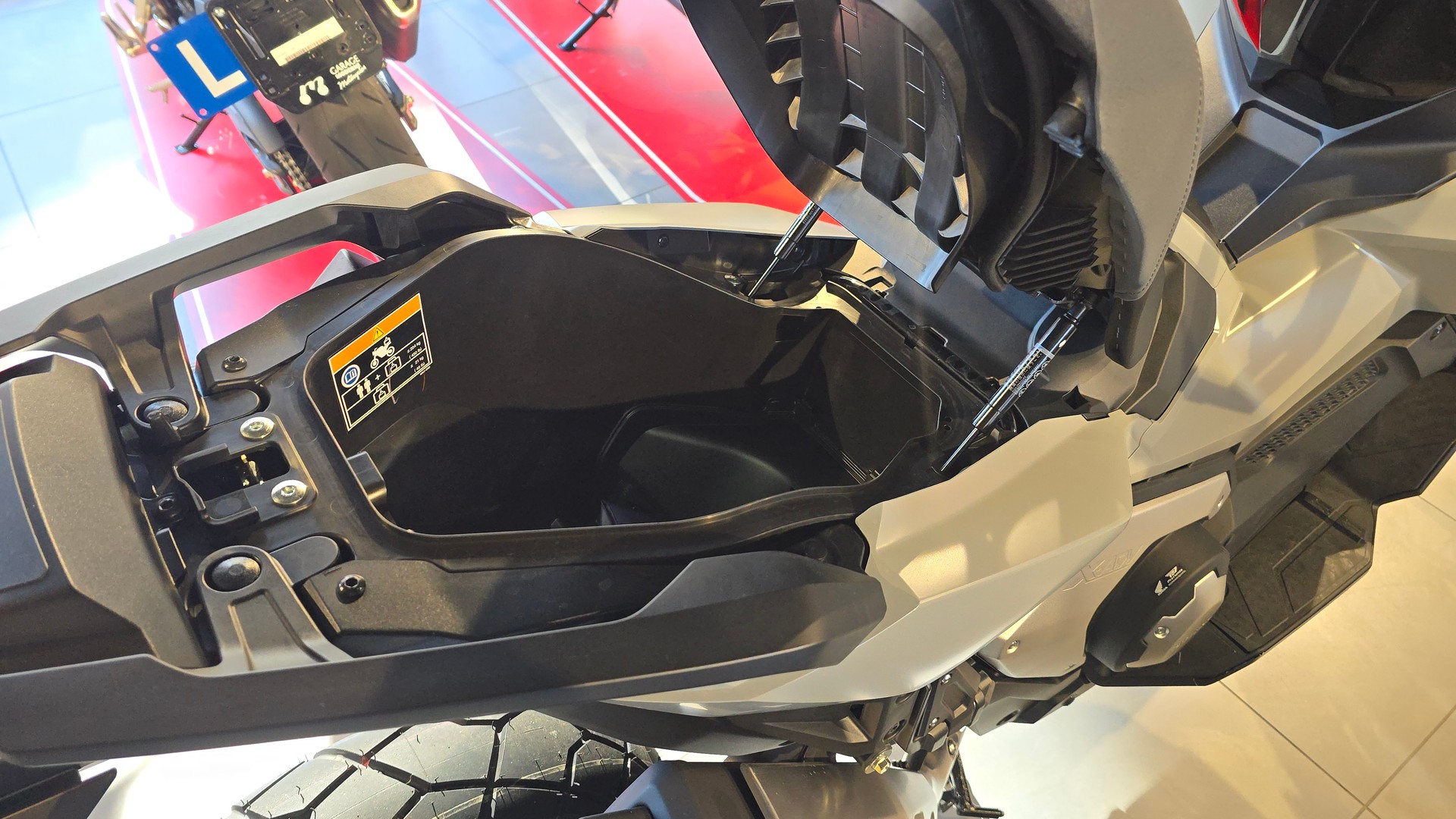 HONDA X-ADV 750-image-9