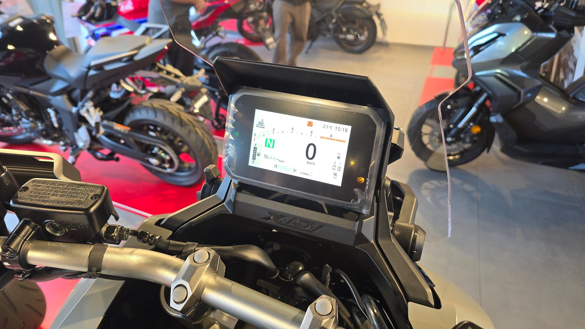 HONDA X-ADV 750-image-7