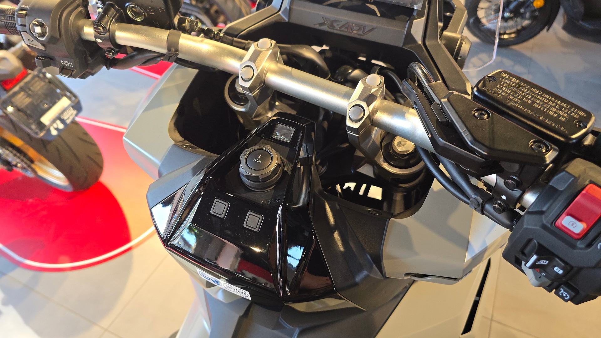 HONDA X-ADV 750-image-6