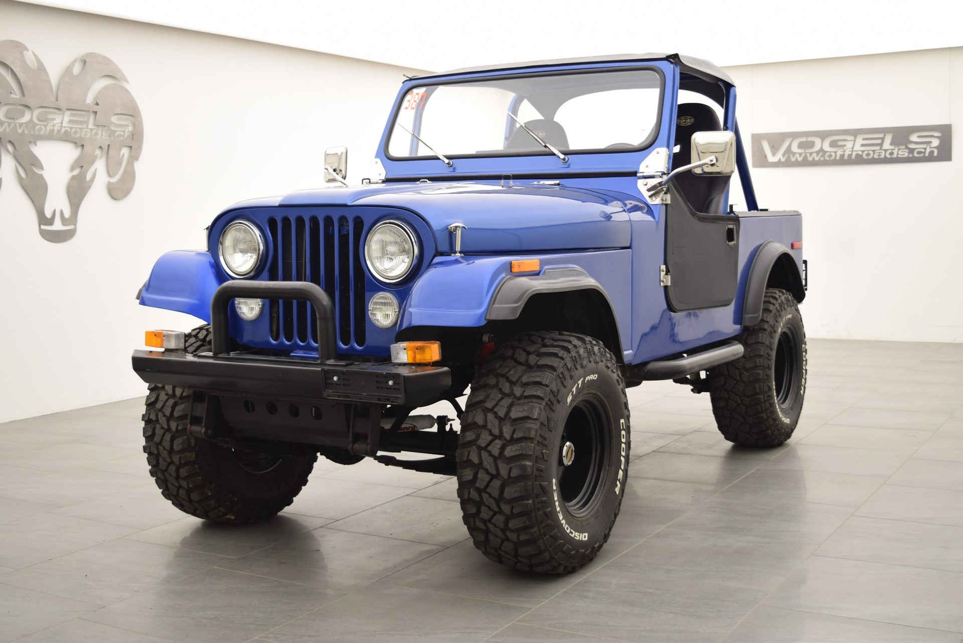 JEEP CJ-7 4.2L-showroom-element-1