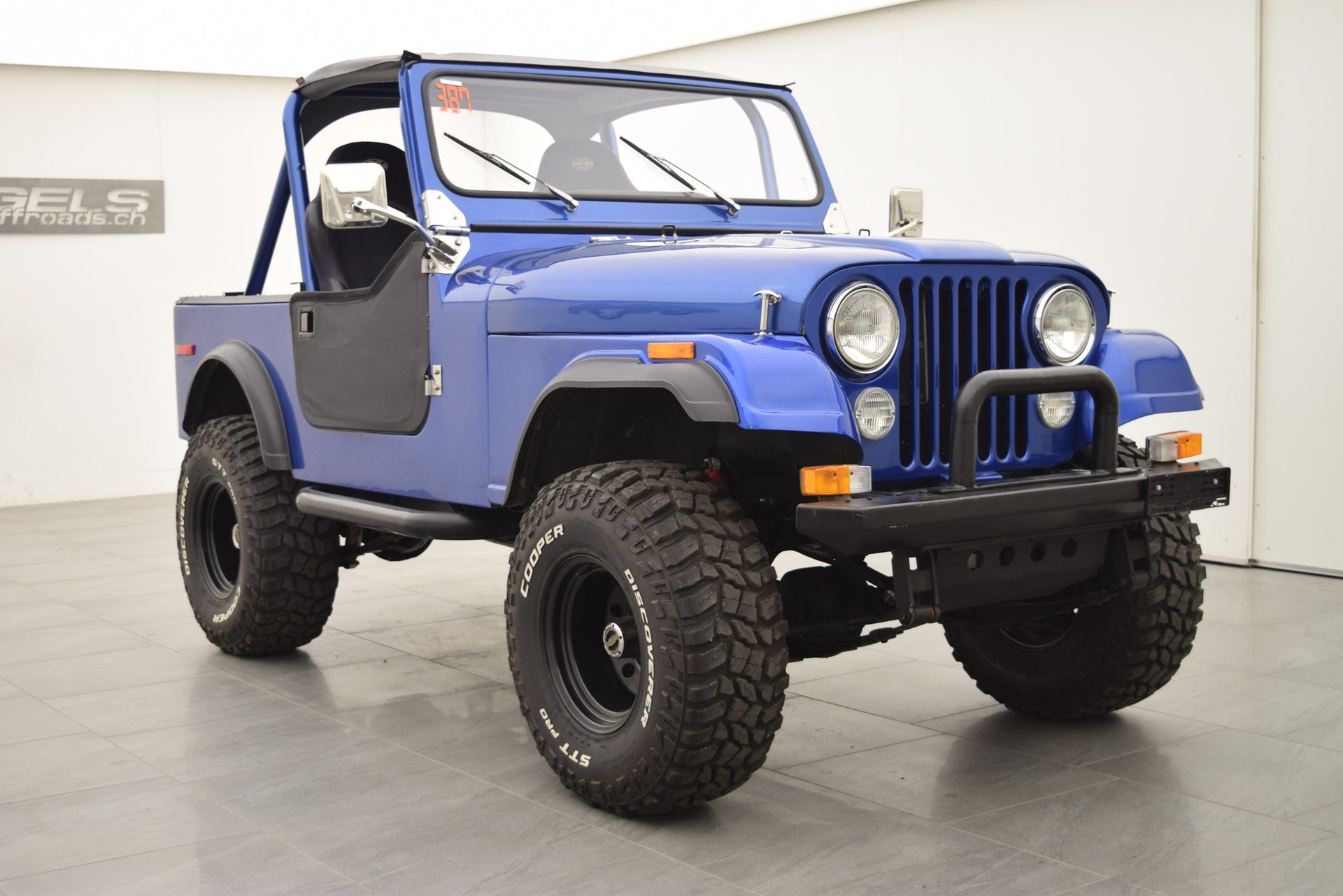 JEEP CJ-7 4.2L-showroom-element-2