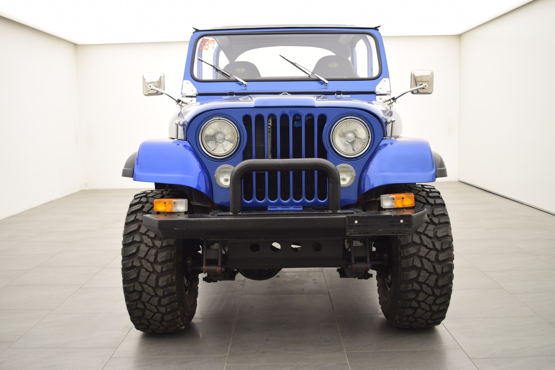 JEEP CJ-7 4.2L-showroom-element-3